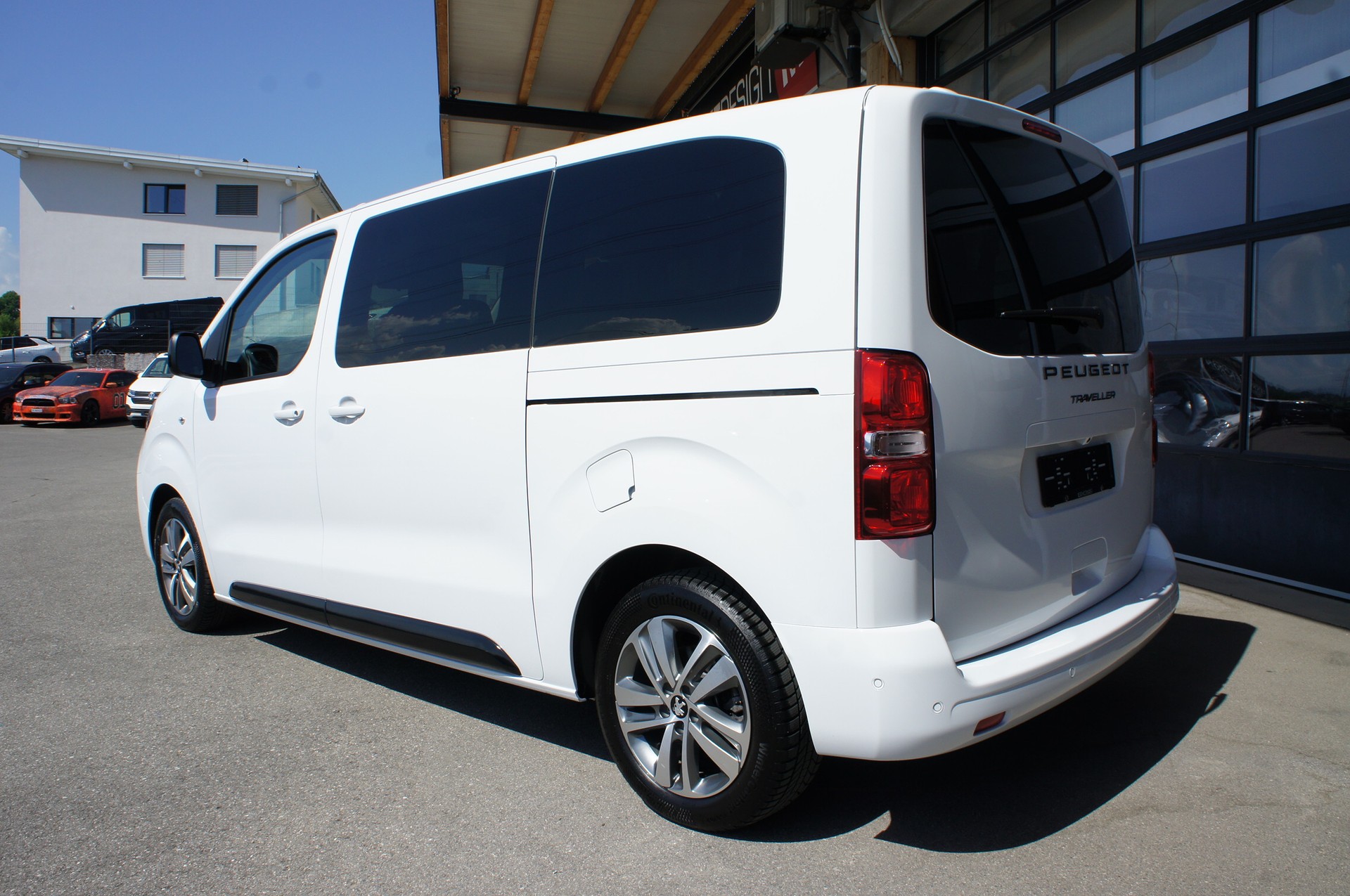 PEUGEOT Traveller 2.0 BlueHDi Business Standard EAT8-showroom-element-2