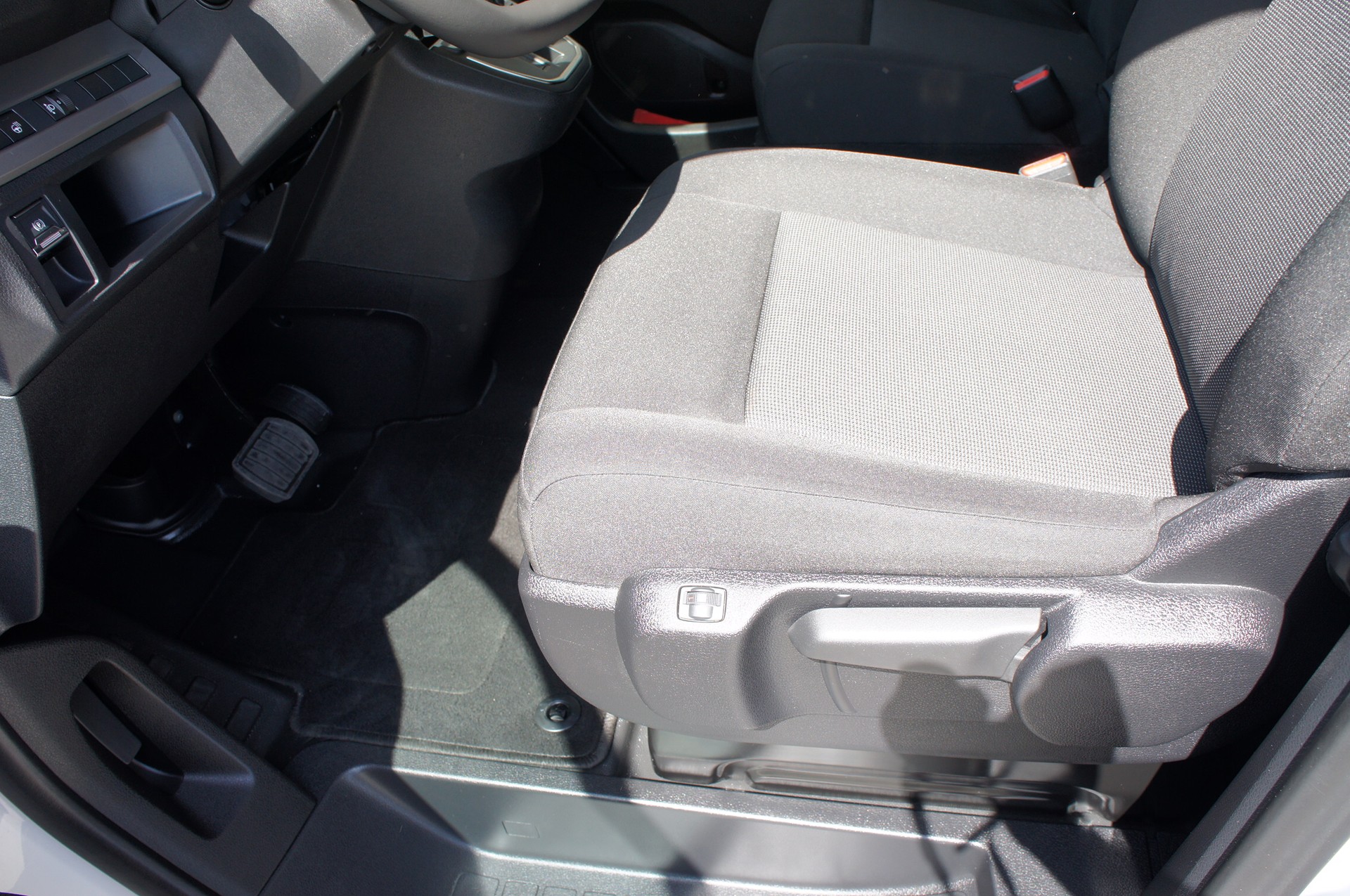 PEUGEOT Traveller 2.0 BlueHDi Business Standard EAT8-image-14