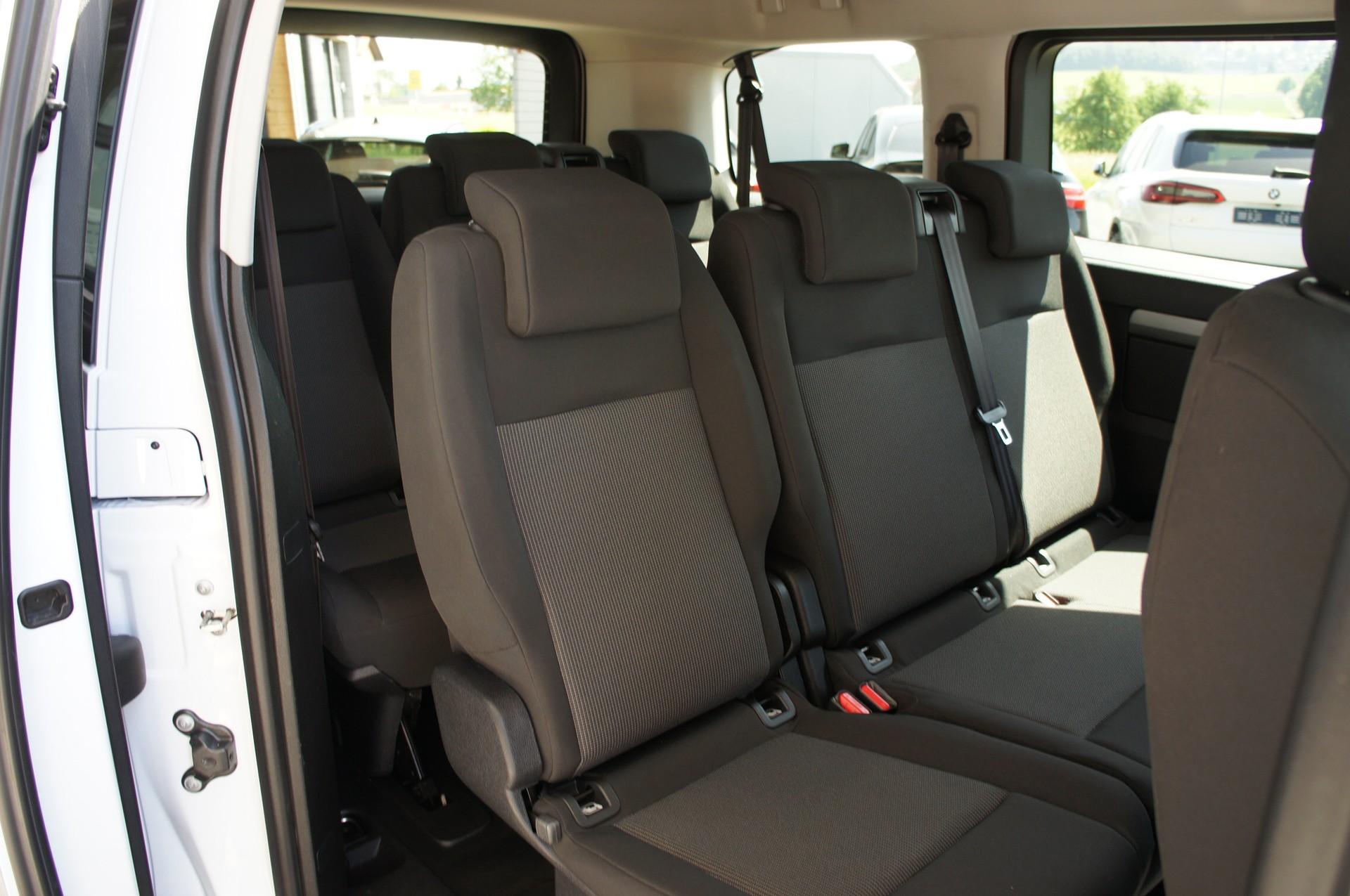 PEUGEOT Traveller 2.0 BlueHDi Business Standard EAT8-image-10