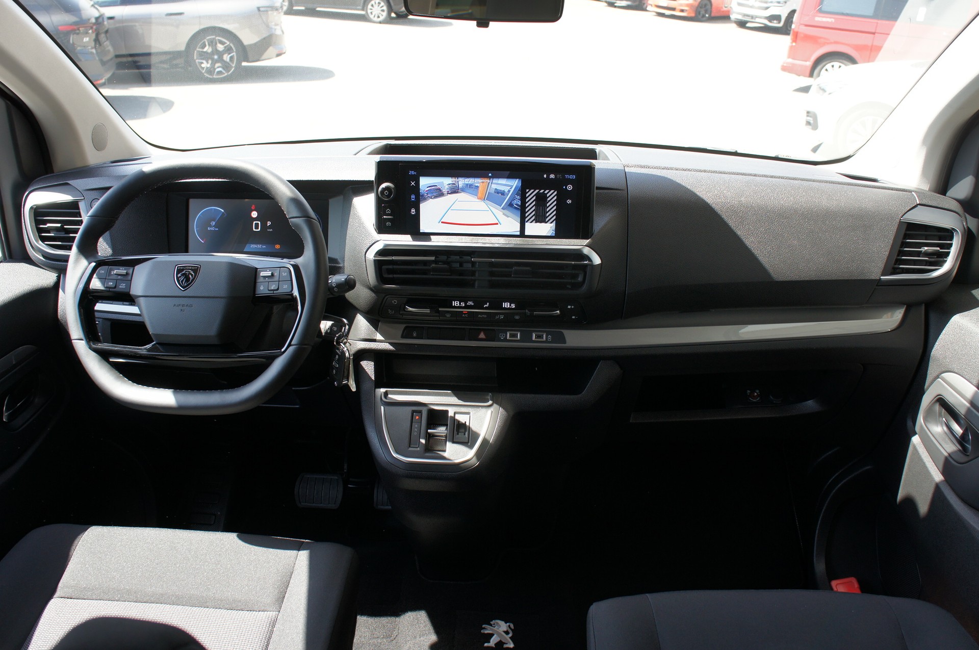 PEUGEOT Traveller 2.0 BlueHDi Business Standard EAT8-image-17
