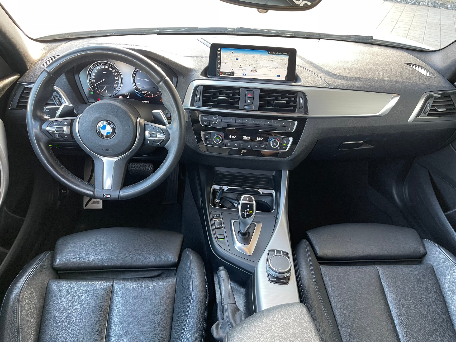 BMW 120i Edition M Sport Steptronic-image-10