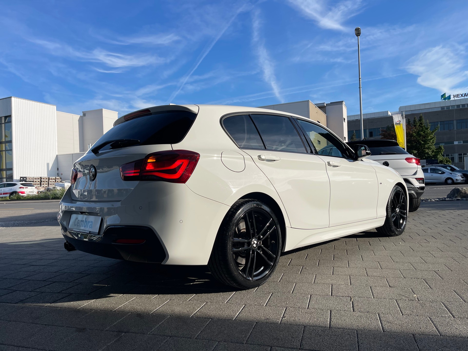BMW 120i Edition M Sport Steptronic-image-6