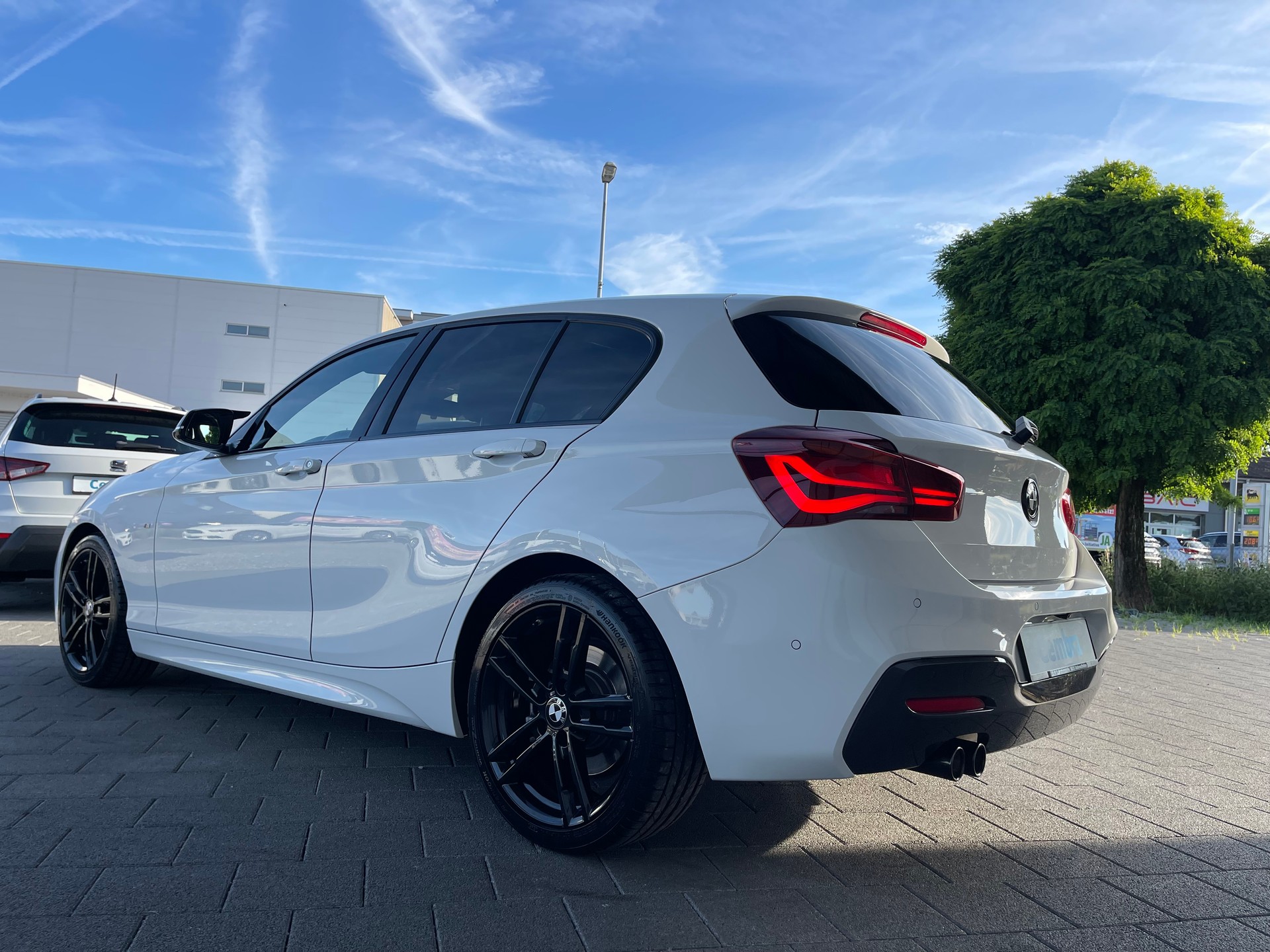 BMW 120i Edition M Sport Steptronic-image-4