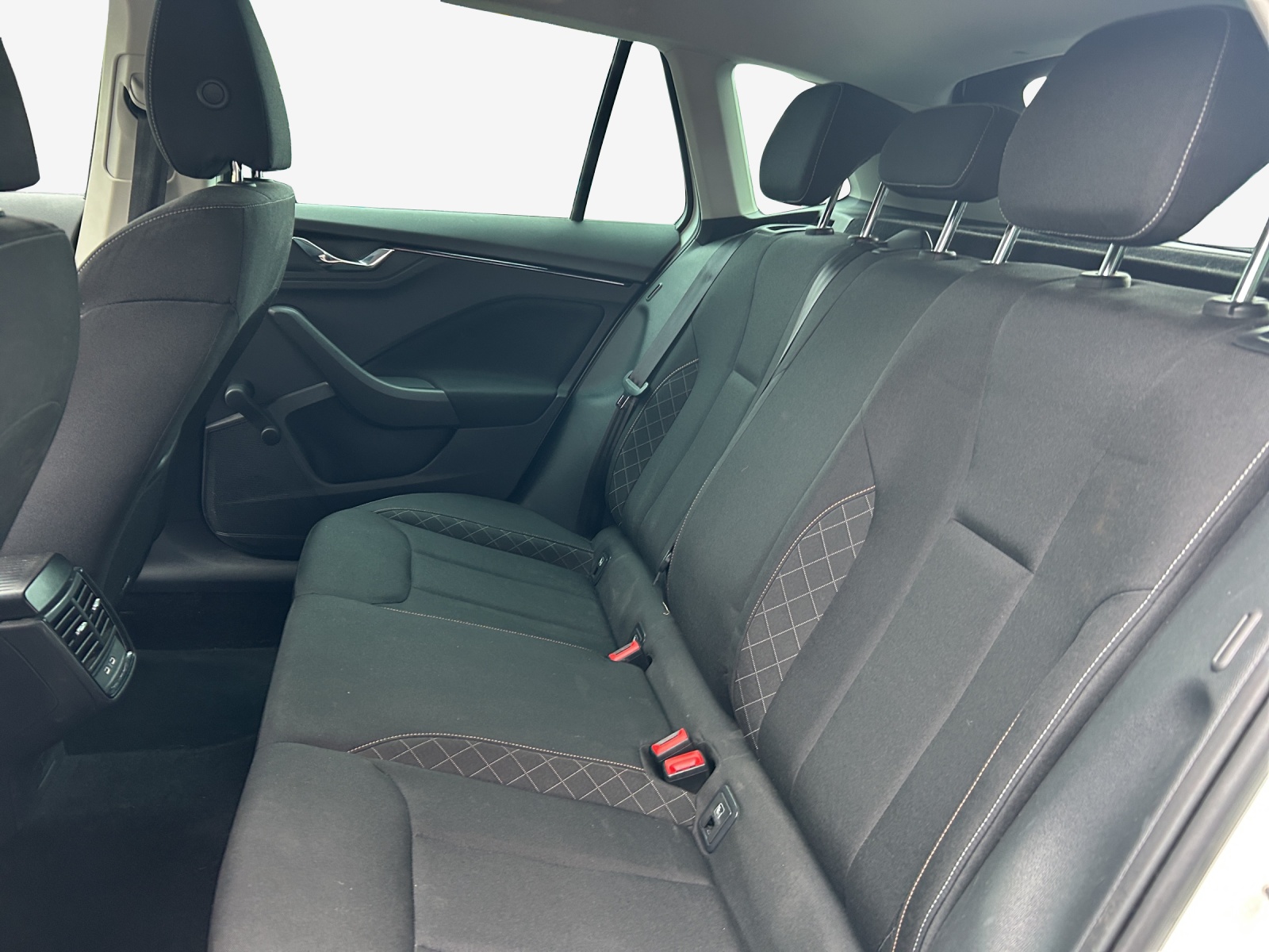 SKODA Kamiq 1.5 TSI ACT Ambition DSG-image-11