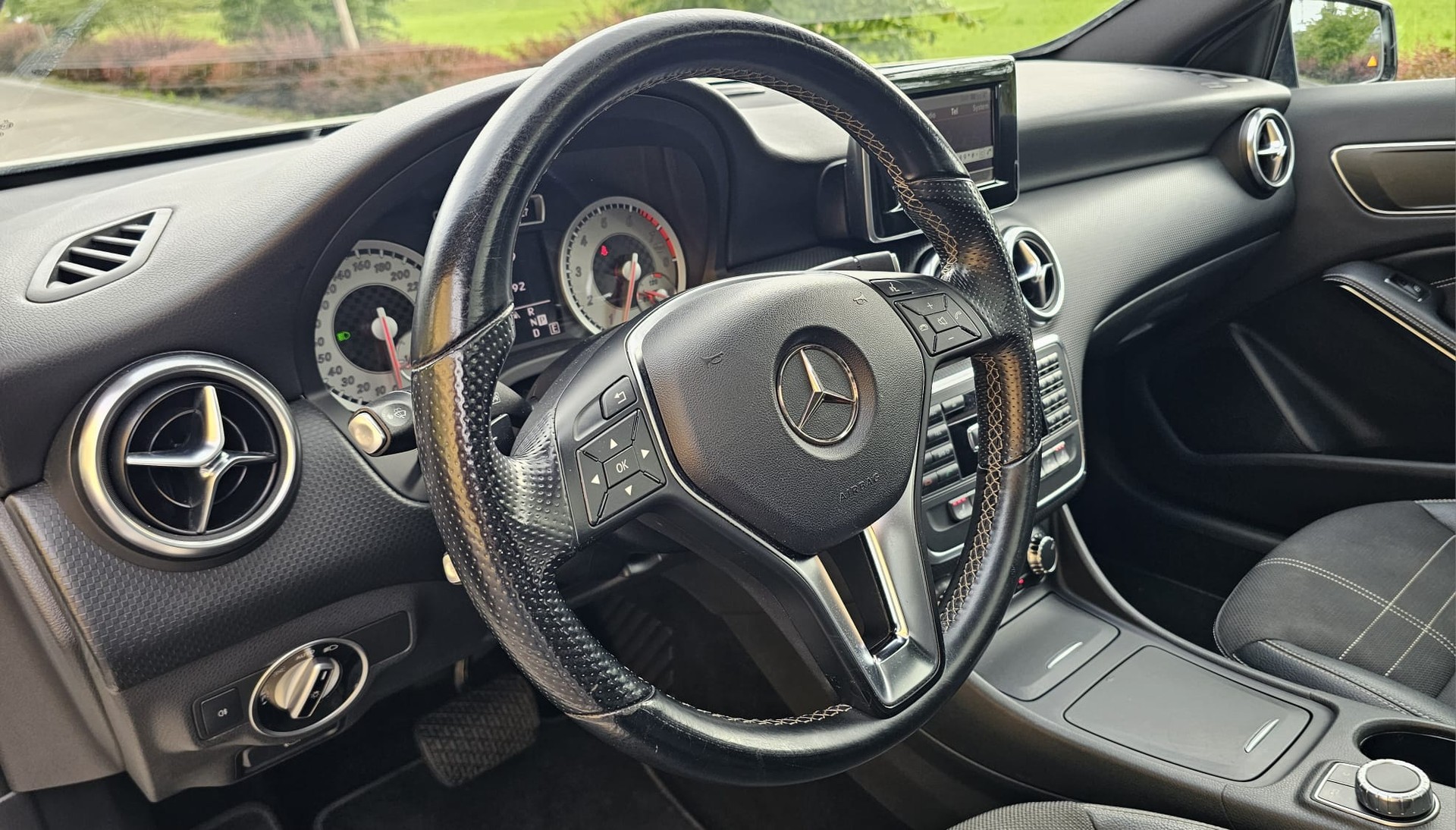 MERCEDES-BENZ A 200 Style-image-10
