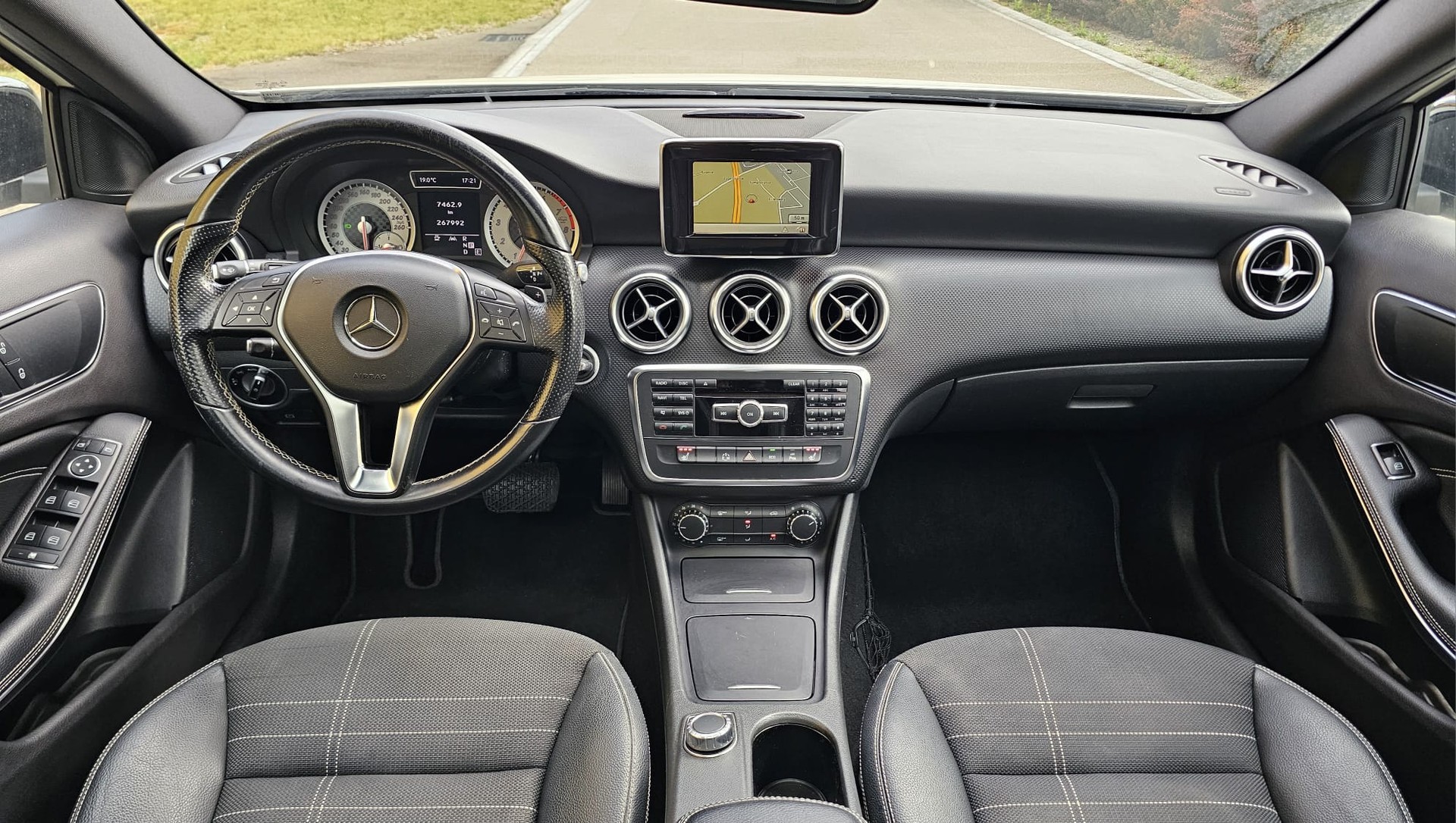 MERCEDES-BENZ A 200 Style-image-11