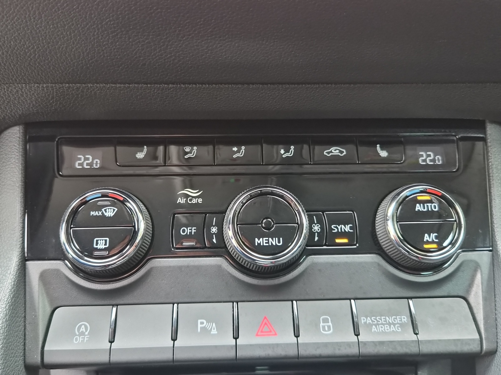SKODA Karoq 2.0 TDI CR Selection 4x4 DSG-image-12