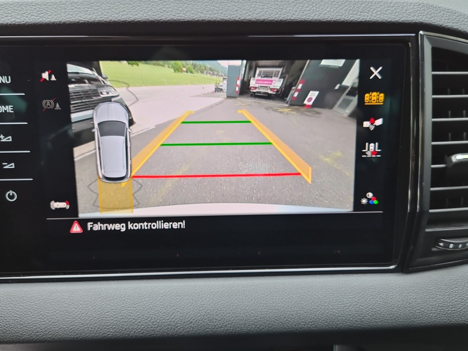 SKODA Karoq 2.0 TDI CR Selection 4x4 DSG-image-10