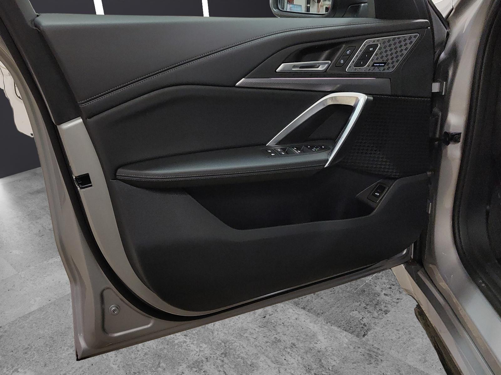 BMW X1 30e xDrive paddles-image-14