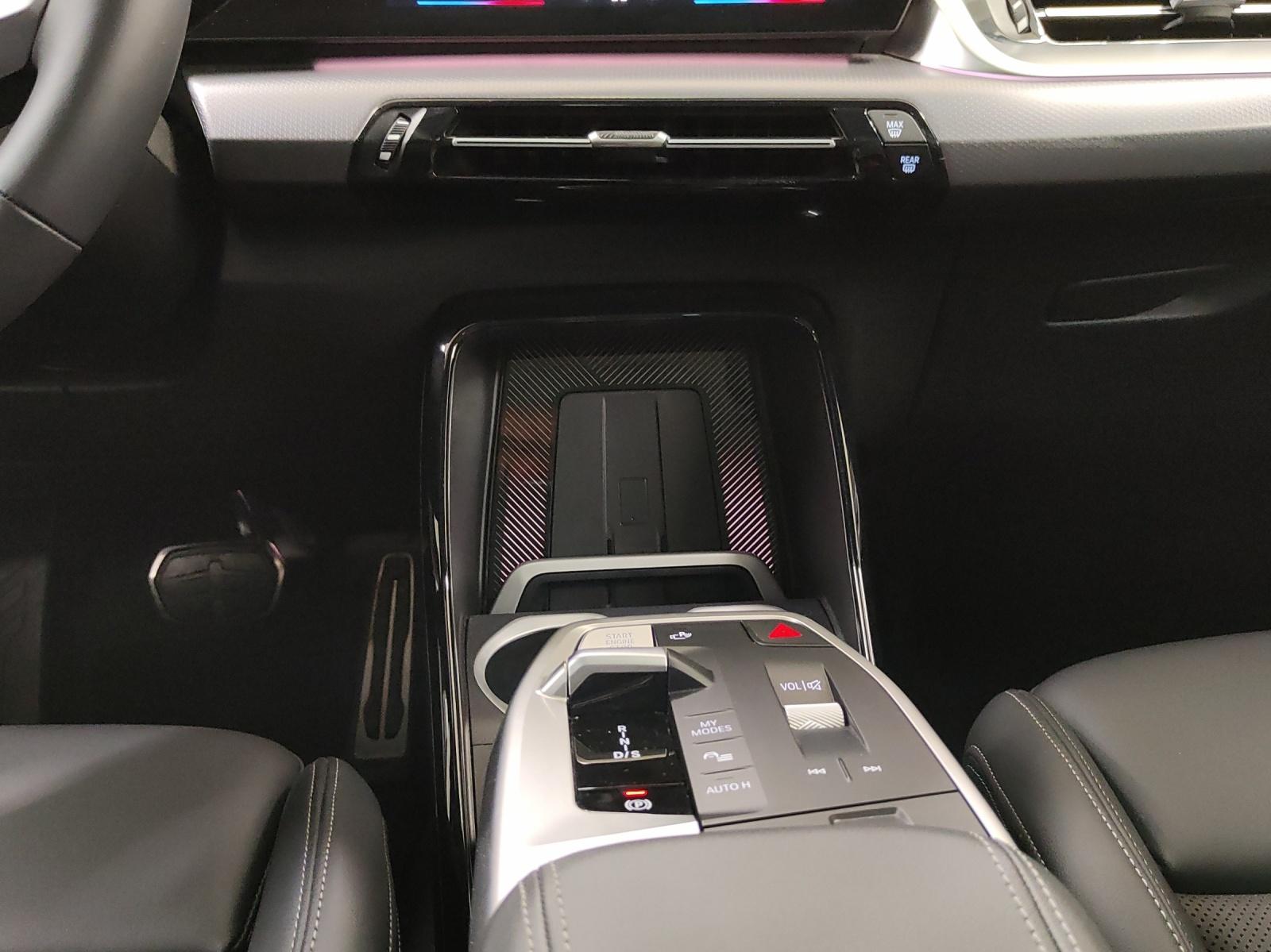 BMW X1 30e xDrive paddles-image-12