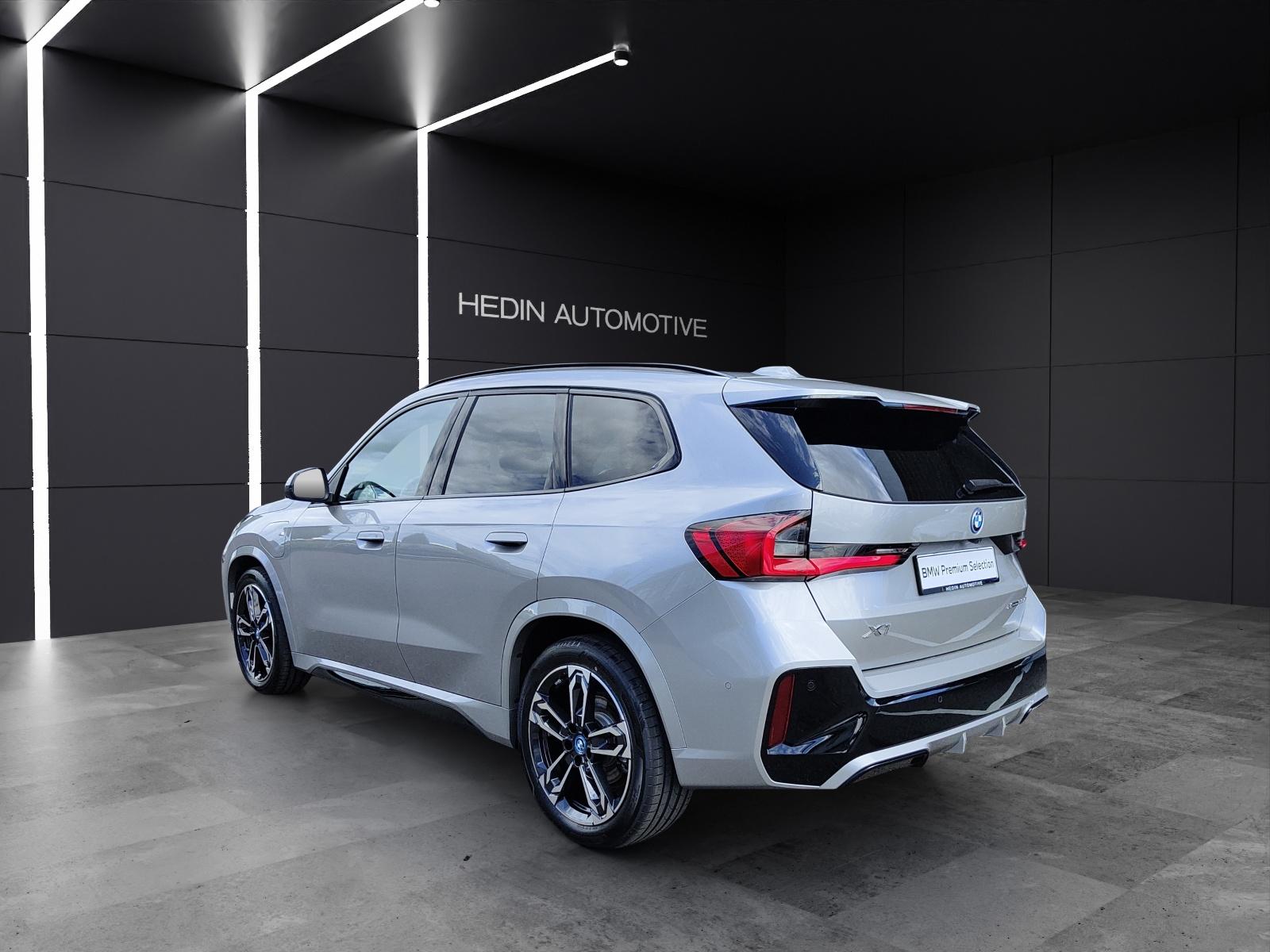 BMW X1 30e xDrive paddles-image-3