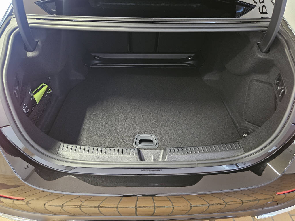 MERCEDES-BENZ E 450 4Matic AMG Line Limousine-showroom-element-3