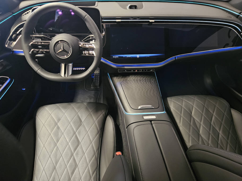 MERCEDES-BENZ E 450 4Matic AMG Line Limousine-image-7