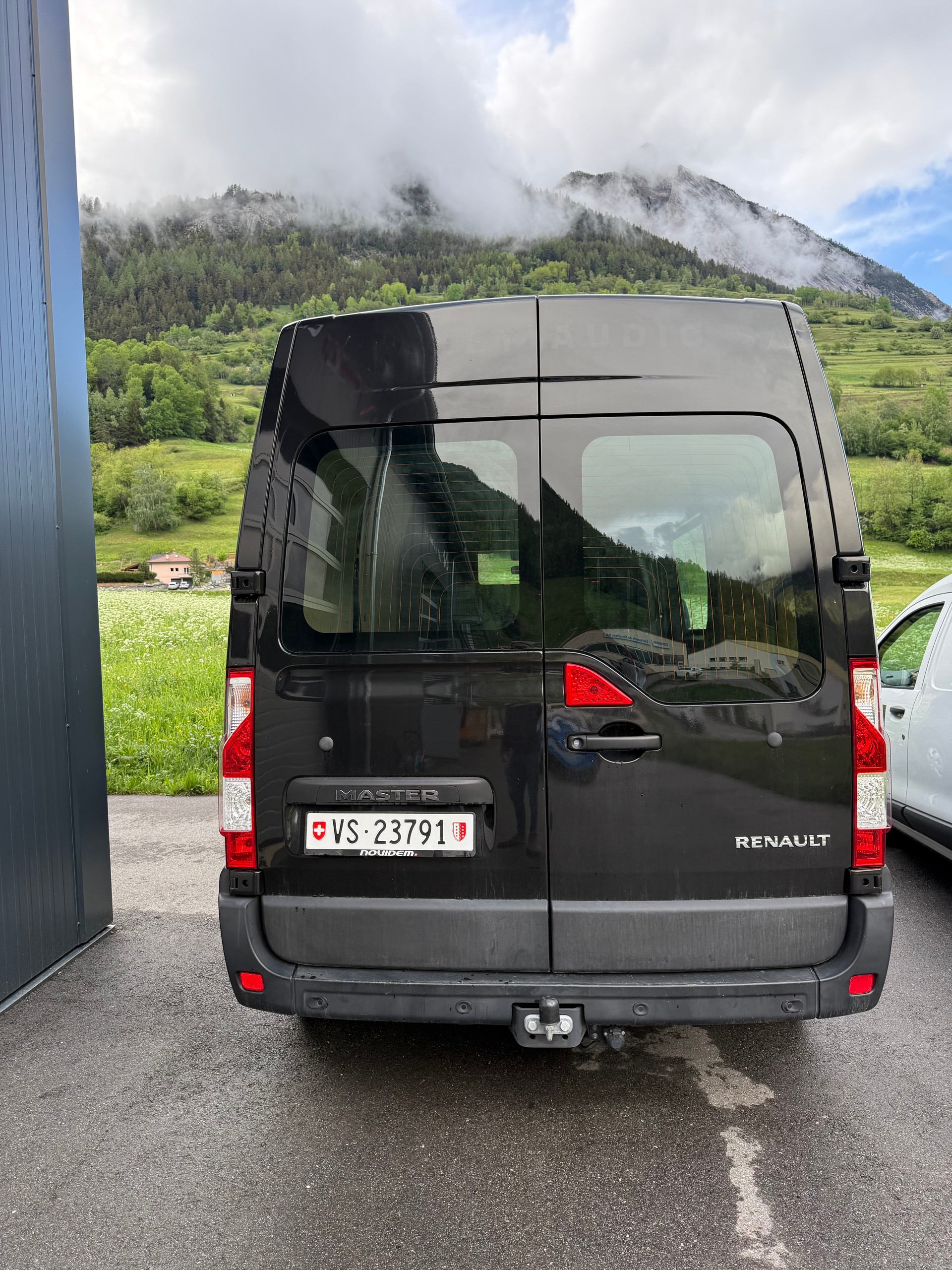 RENAULT 2.3 dCi 135 TwinTurbo-image-2
