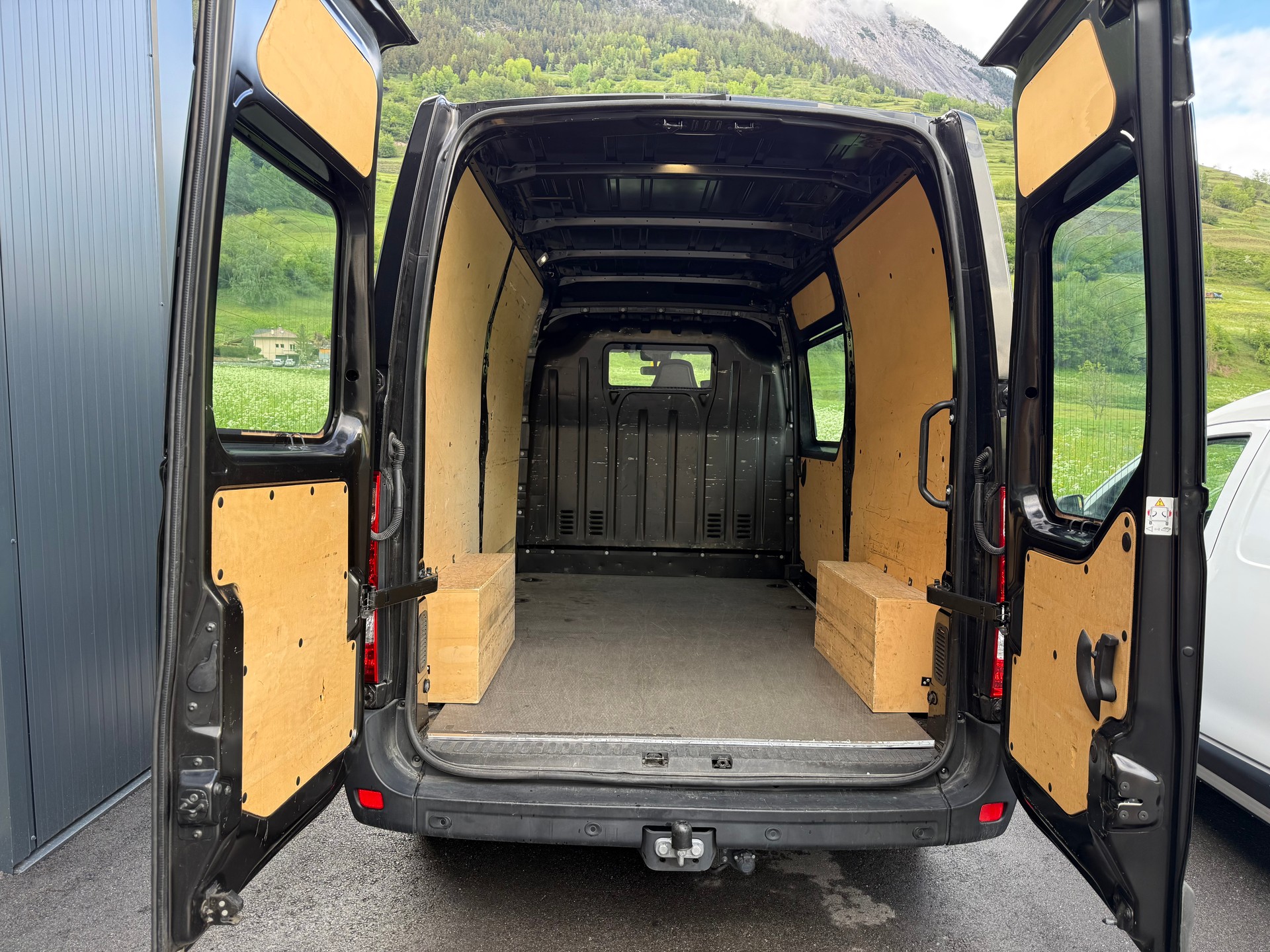 RENAULT 2.3 dCi 135 TwinTurbo-image-1