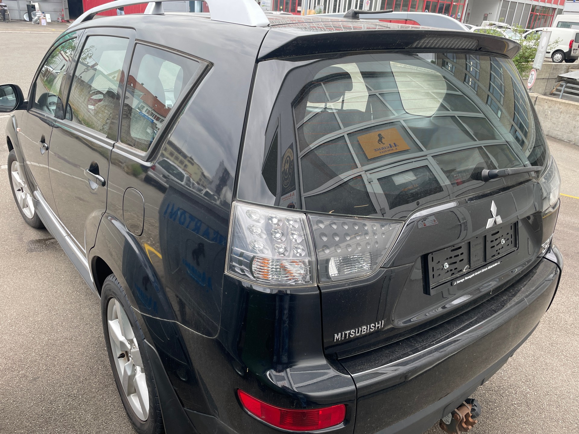 MITSUBISHI OUTLANDER-image-4