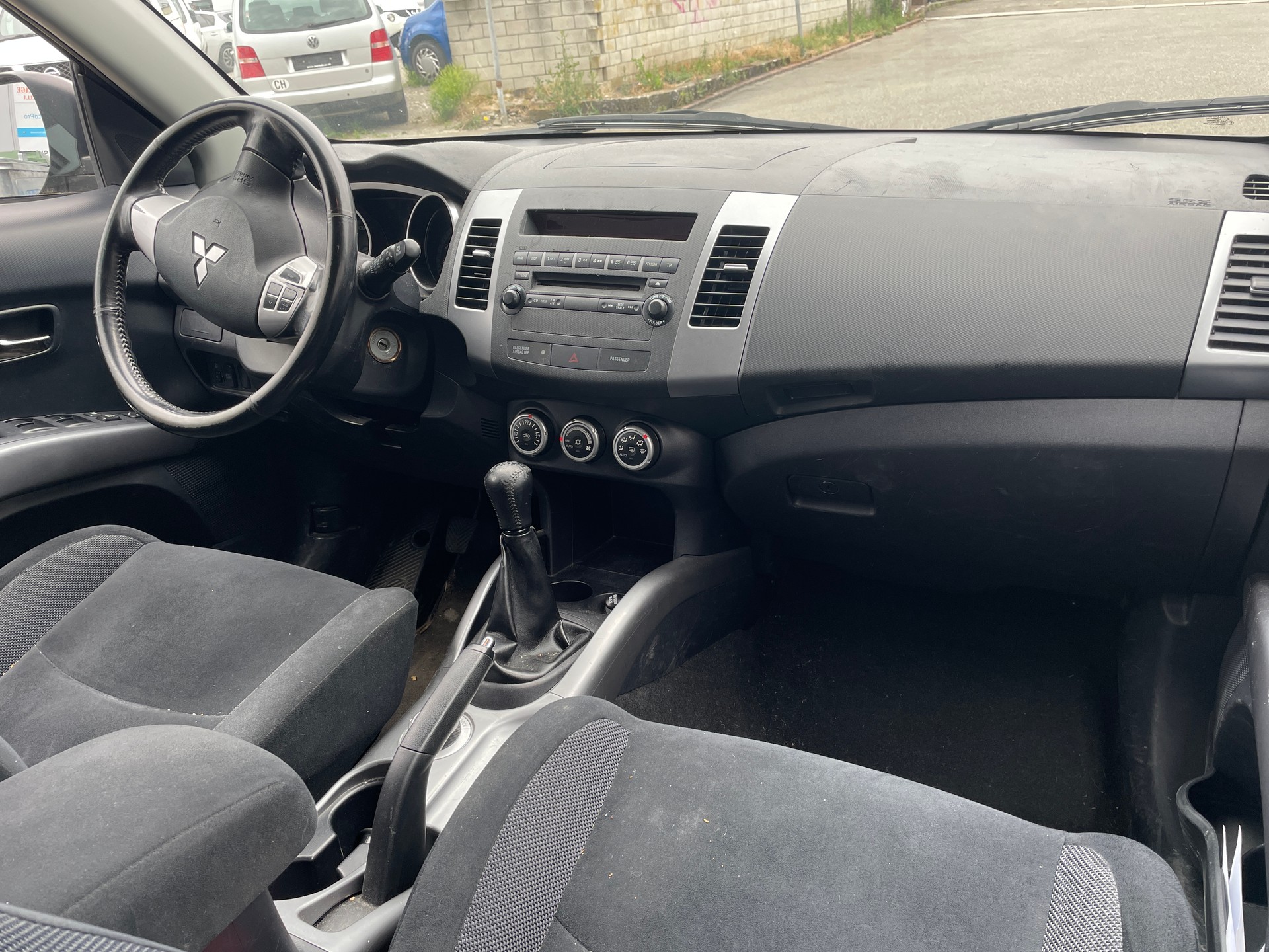 MITSUBISHI OUTLANDER-image-10