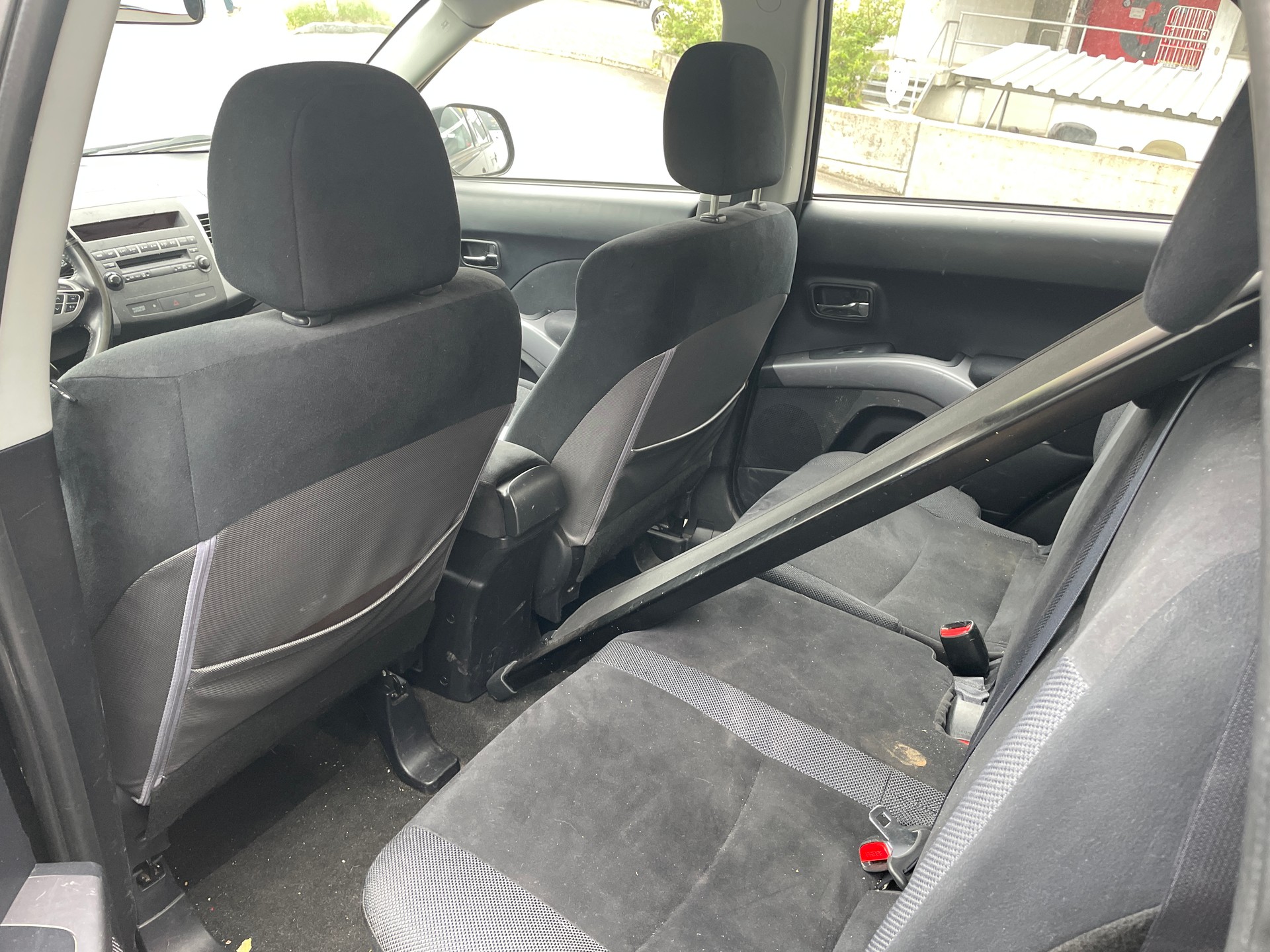 MITSUBISHI OUTLANDER-image-6