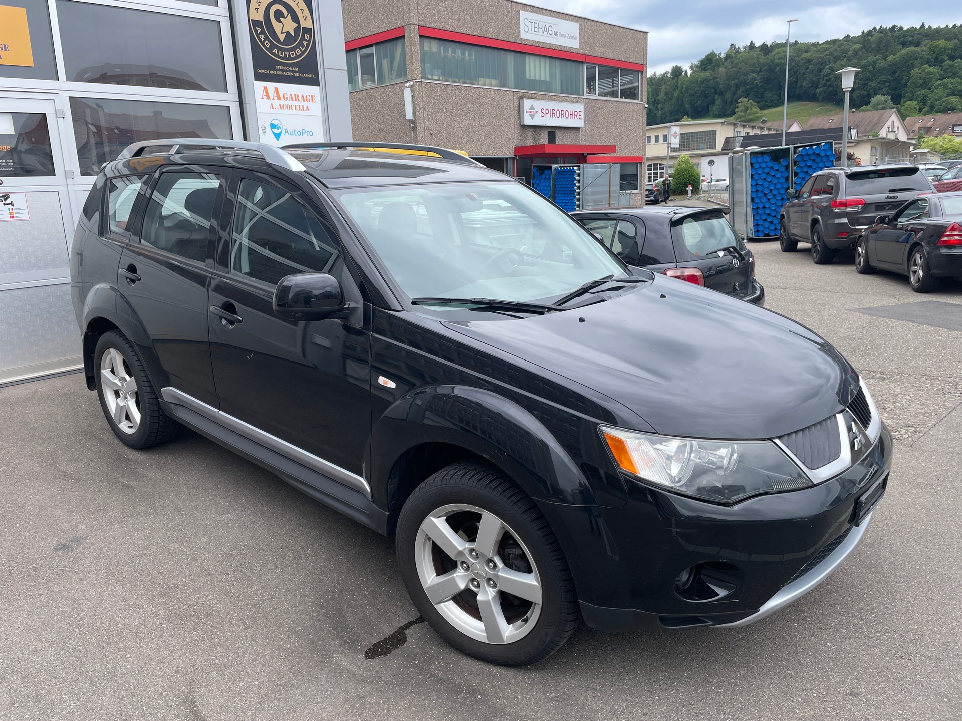 MITSUBISHI OUTLANDER-image-2