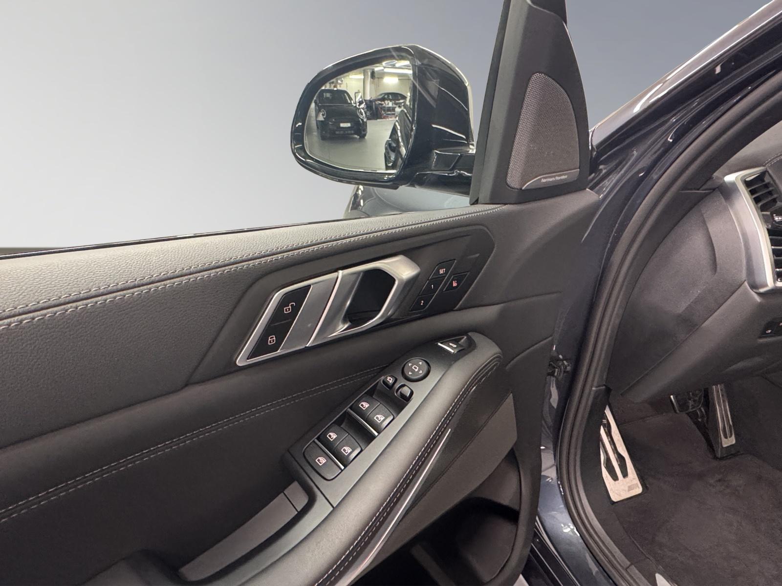 BMW X5 M50i xDrive-image-12