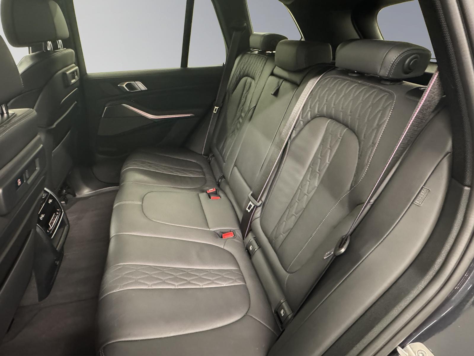 BMW X5 M50i xDrive-image-13