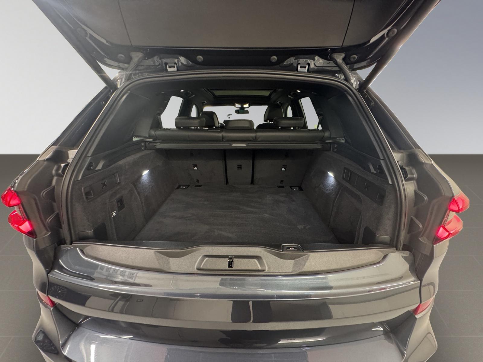 BMW X5 M50i xDrive-image-9