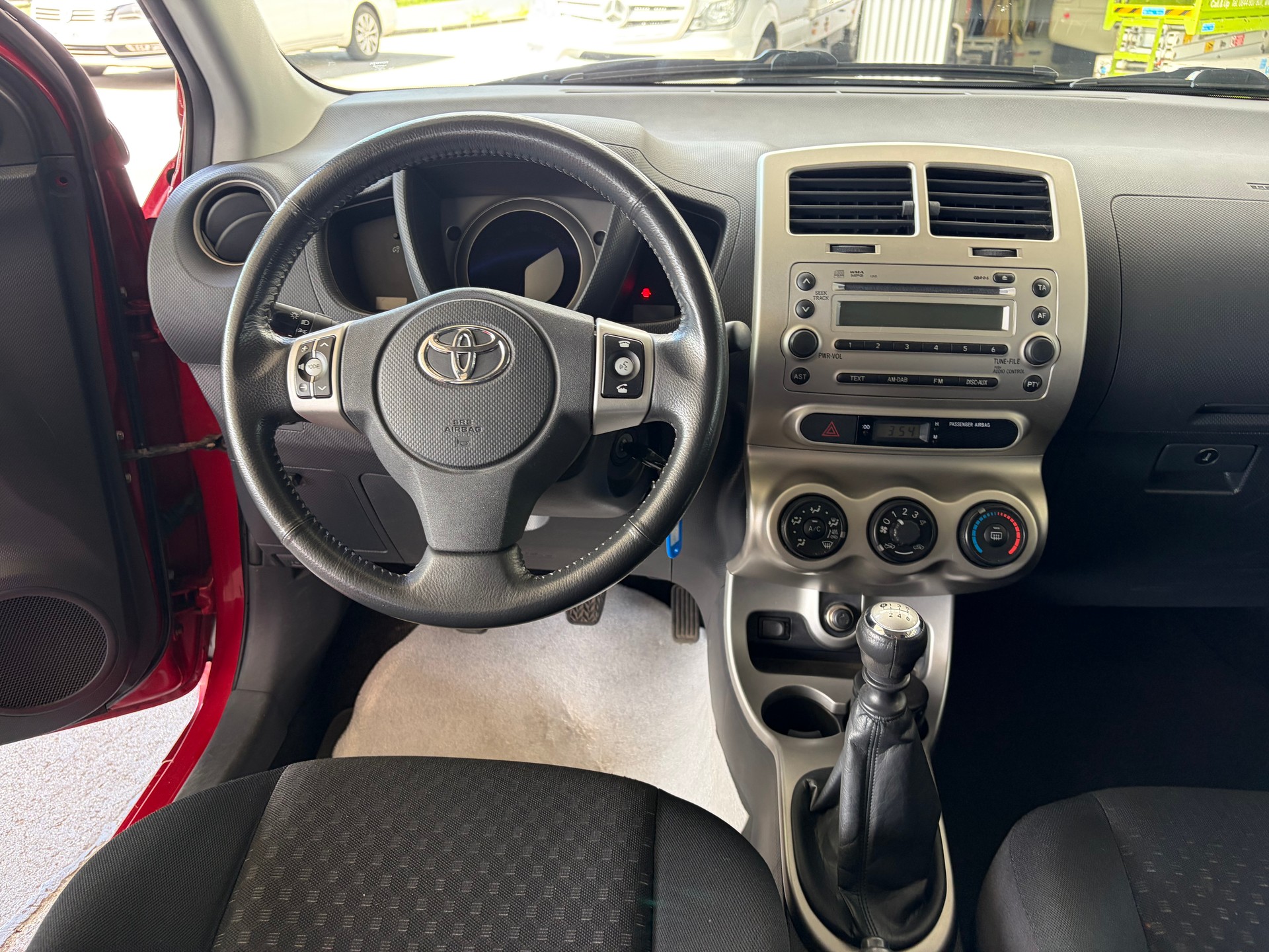 TOYOTA UrbanCruiser 1.4 D-4D Linea Sol 4WD-image-4