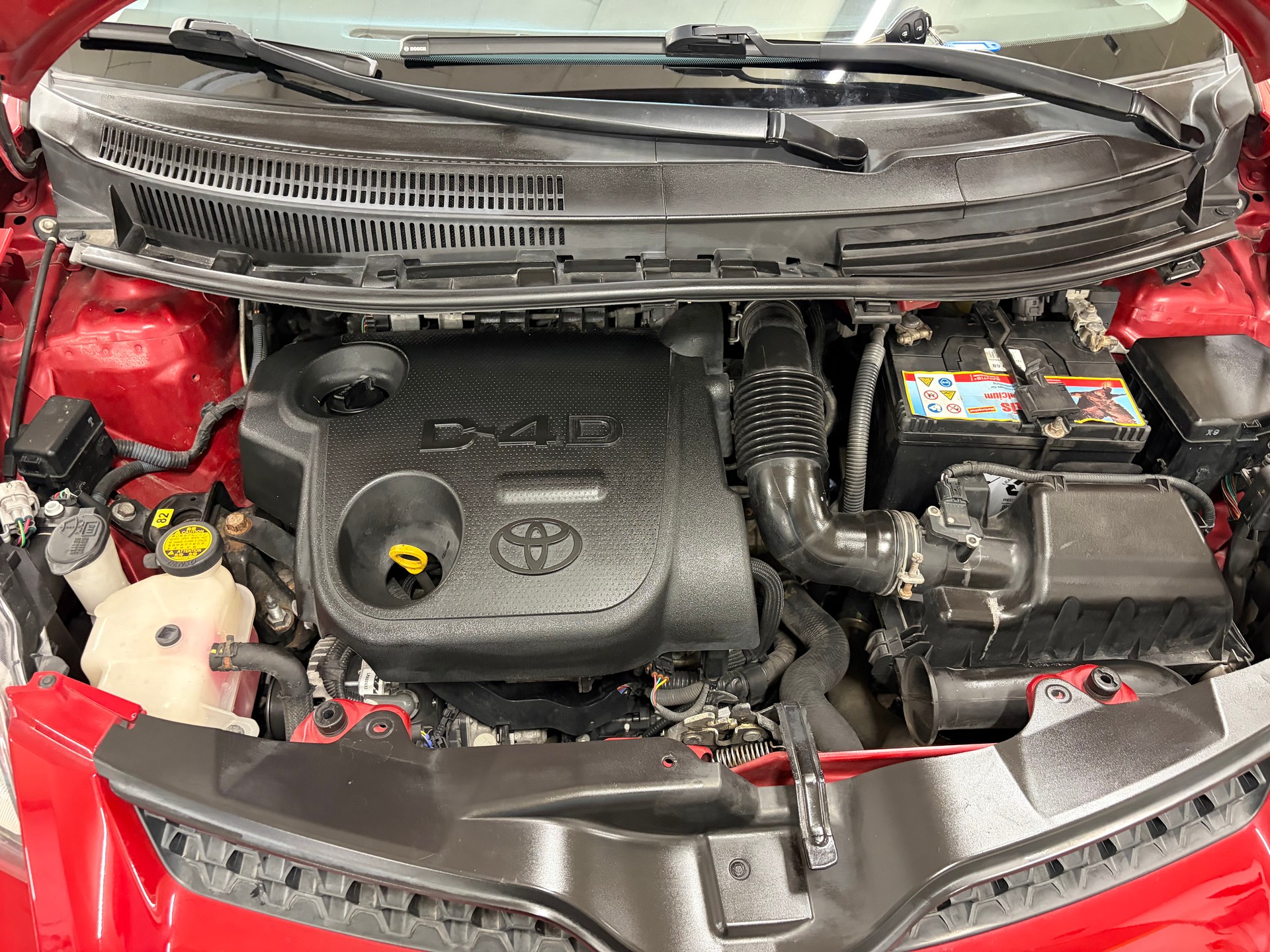 TOYOTA UrbanCruiser 1.4 D-4D Linea Sol 4WD-image-9