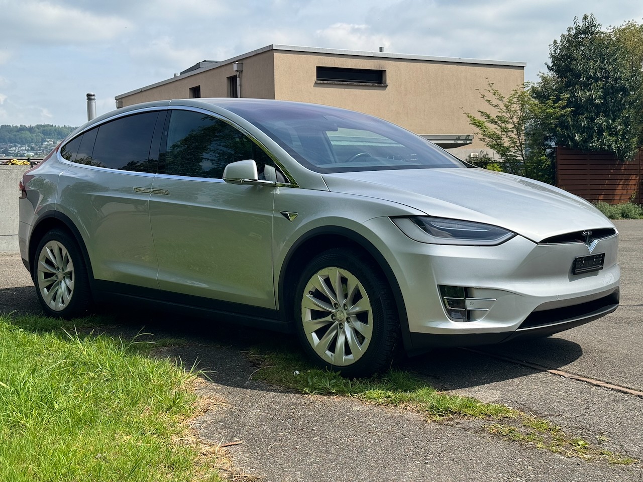 TESLA 90D
