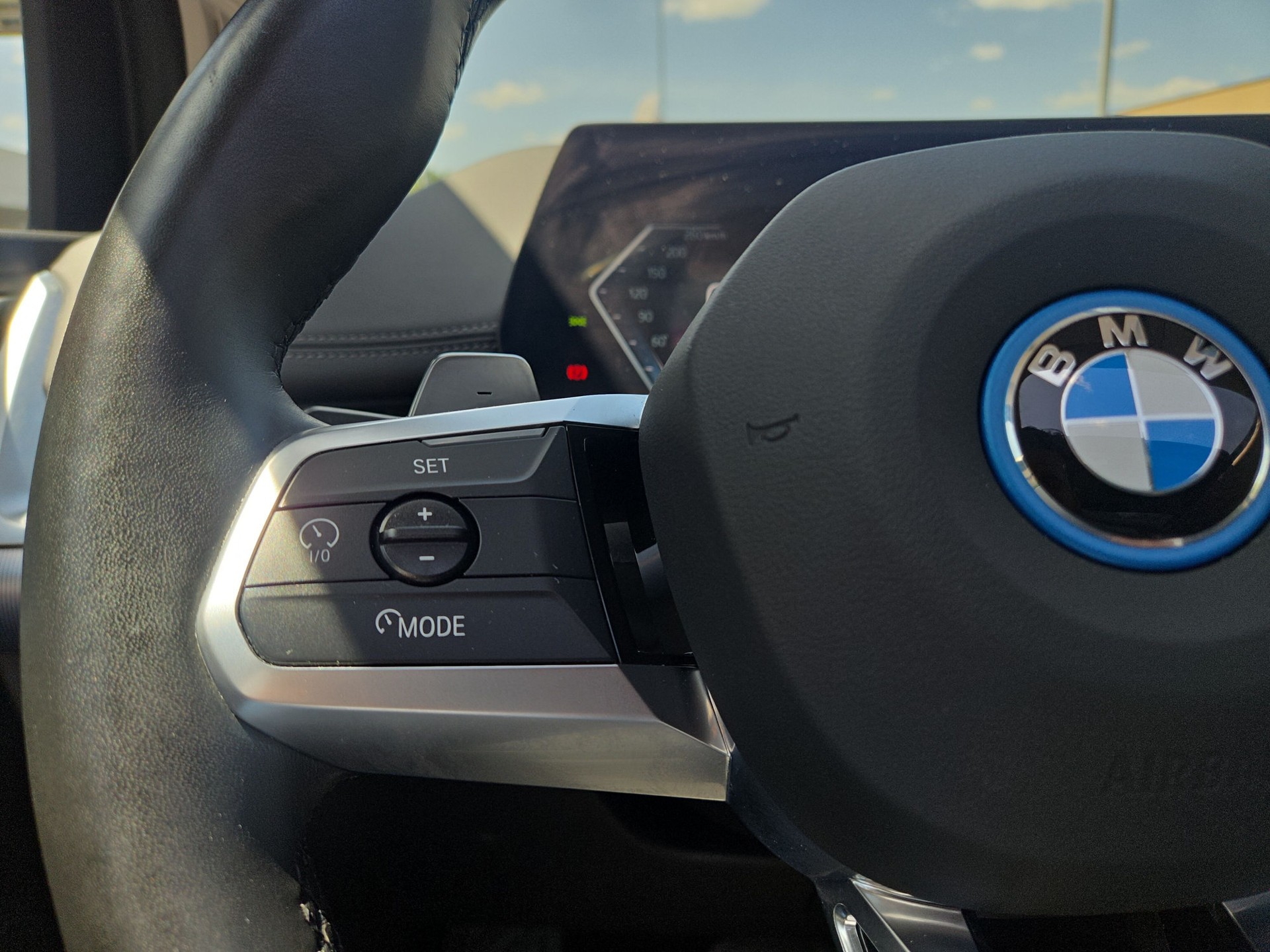 BMW 225e xDrive Active Tourer Luxury Line-image-14