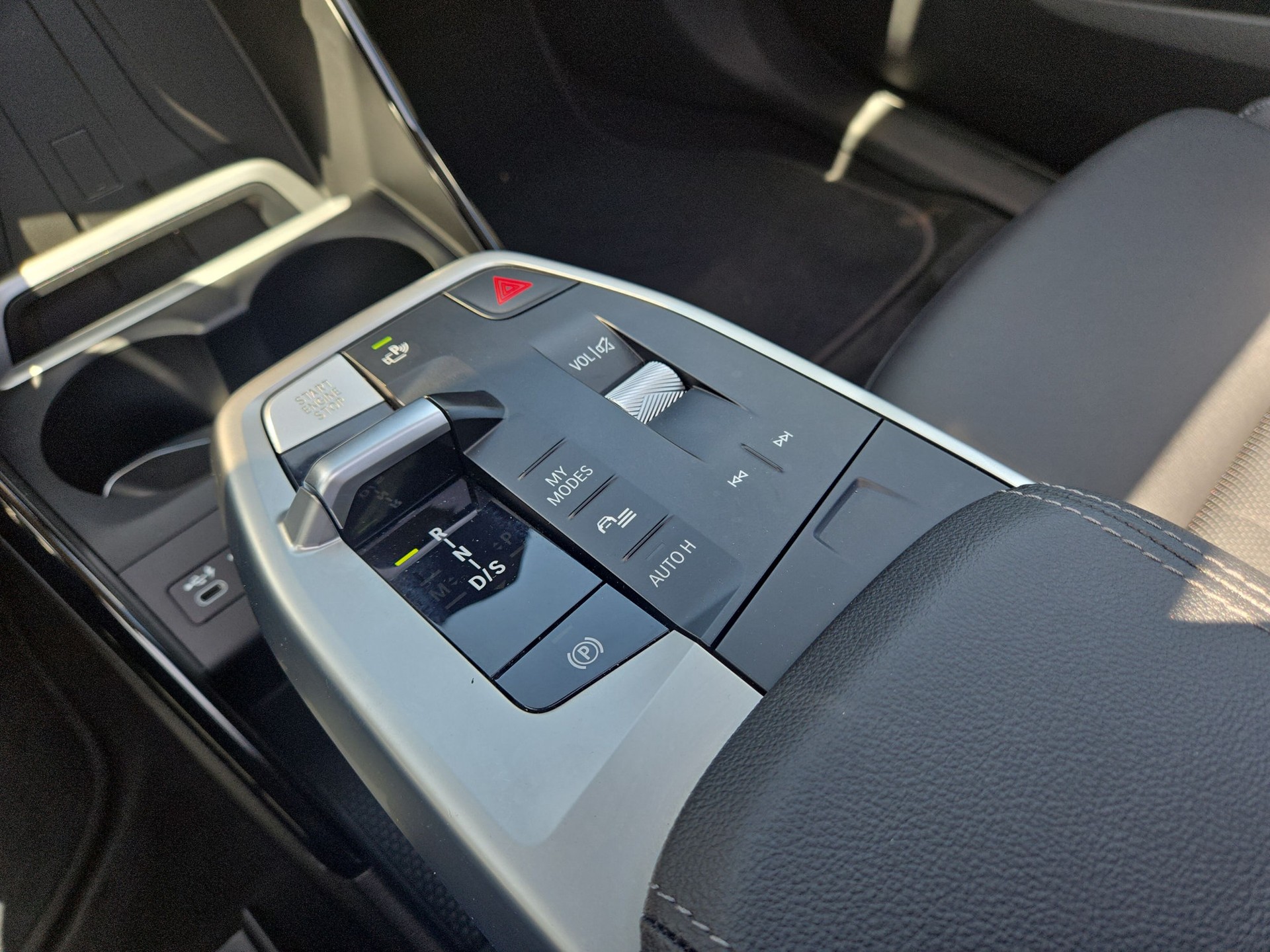 BMW 225e xDrive Active Tourer Luxury Line-image-13