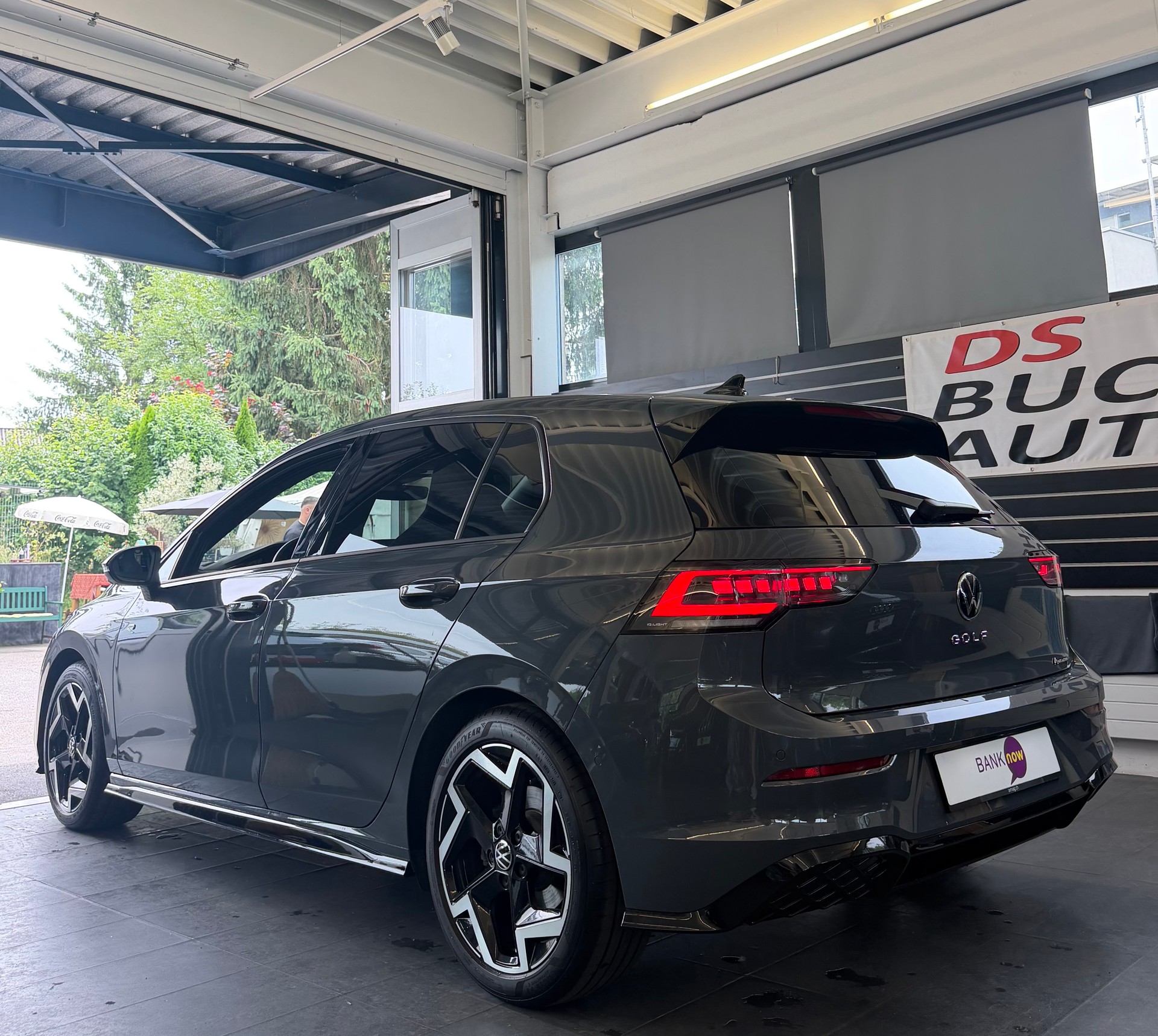 VW Golf VIII 2.0 TSI R-Line DSG 4motion-image-4