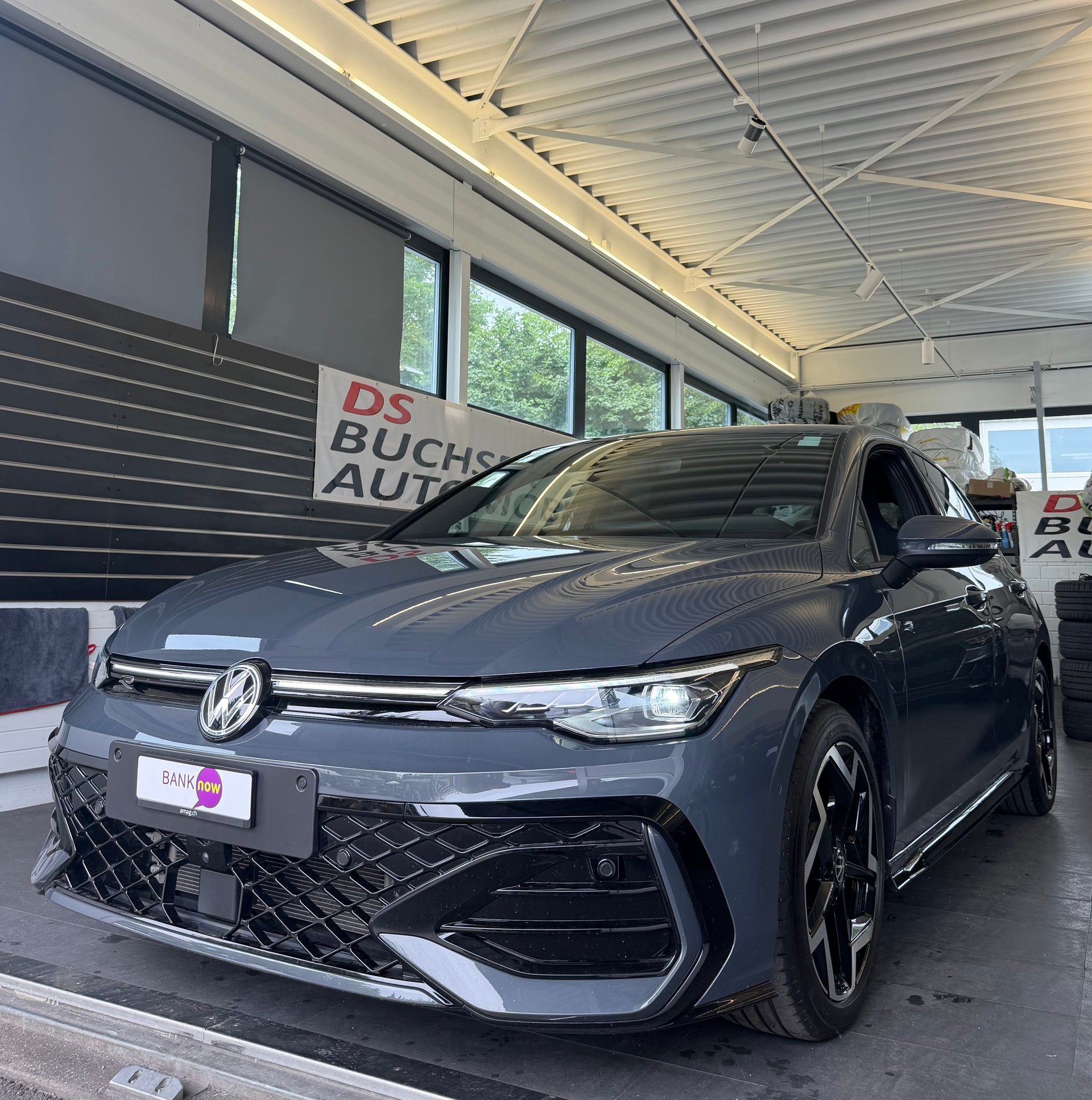 VW Golf VIII 2.0 TSI R-Line DSG 4motion-image-1
