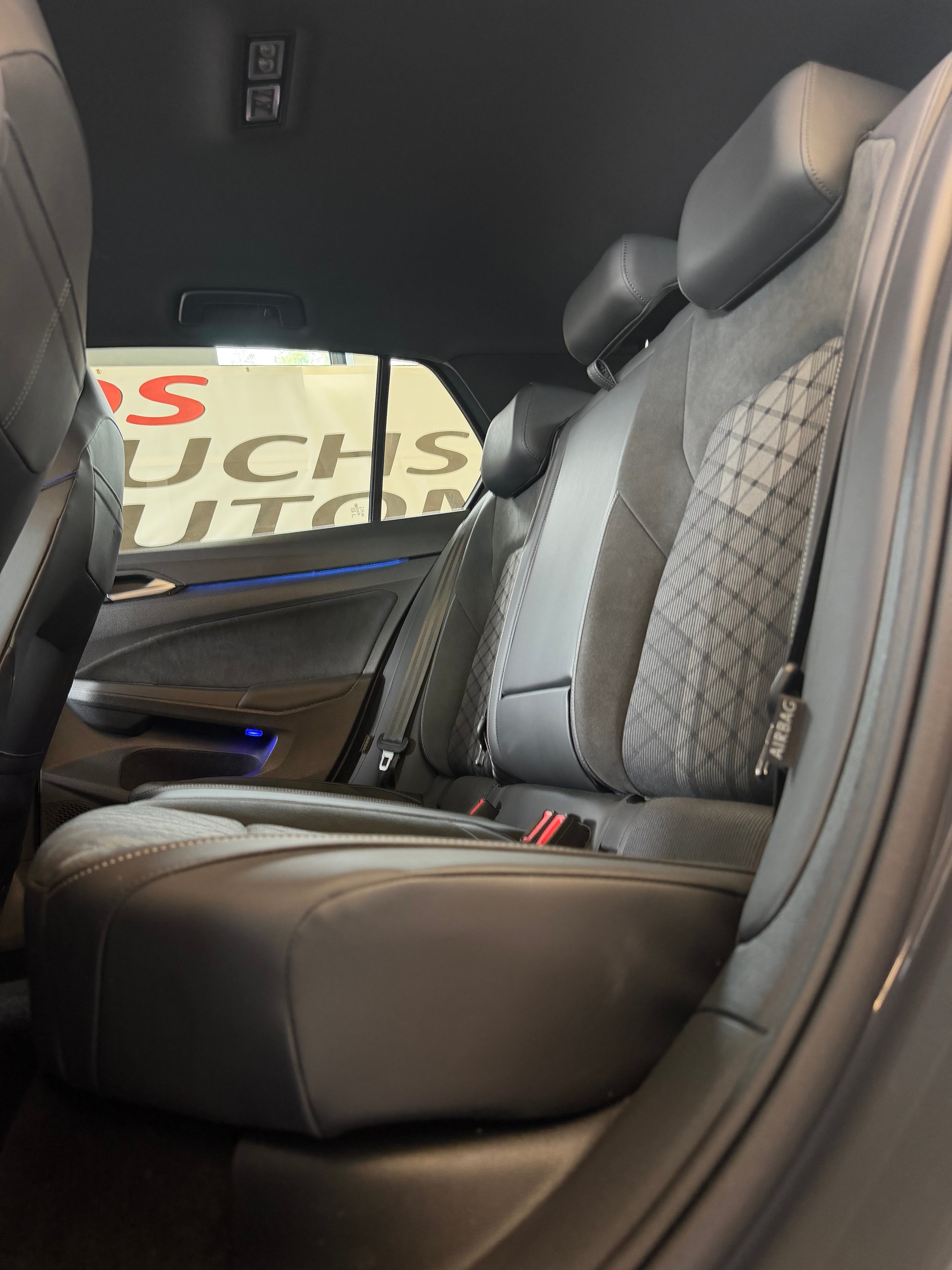 VW Golf VIII 2.0 TSI R-Line DSG 4motion-image-7