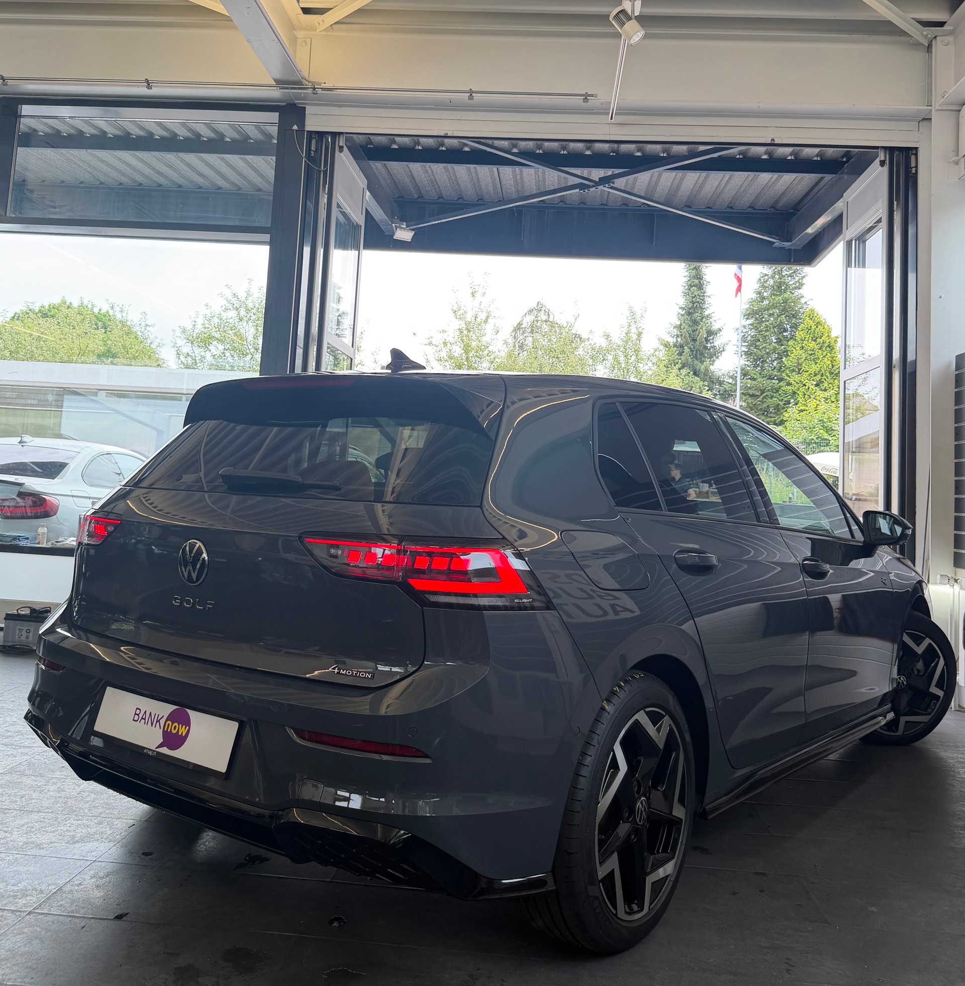 VW Golf VIII 2.0 TSI R-Line DSG 4motion-image-3