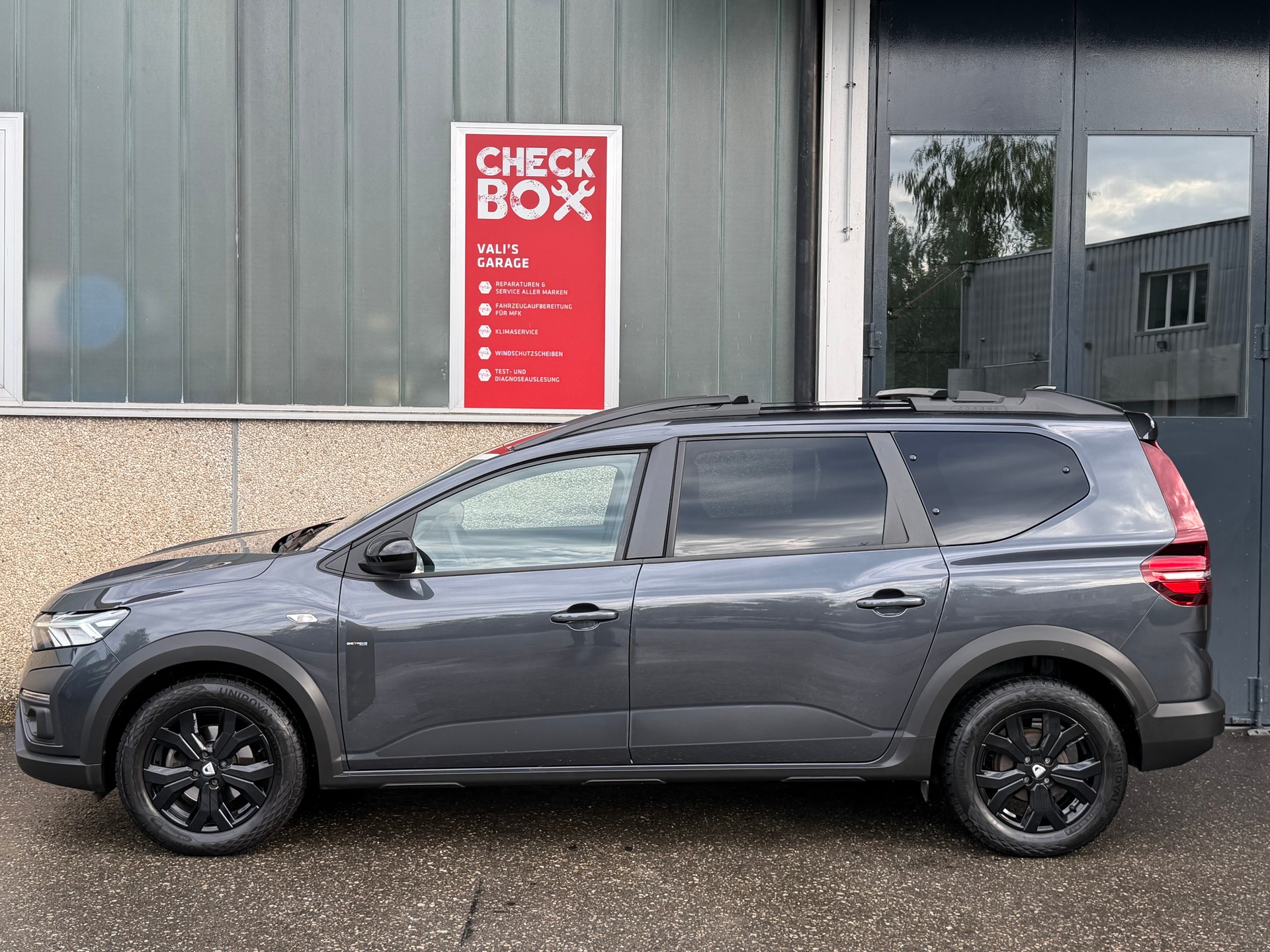 DACIA Jogger TCe 110 Essential-image-1