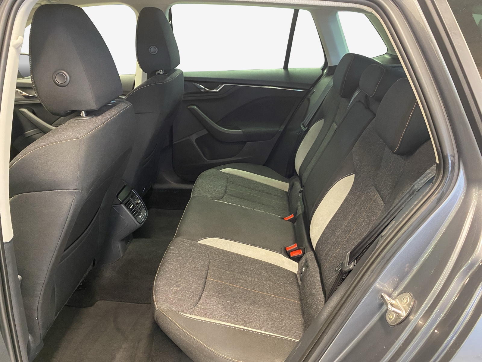 SKODA Kamiq Style 1.5 TSI 150PS 7DSG-image-11