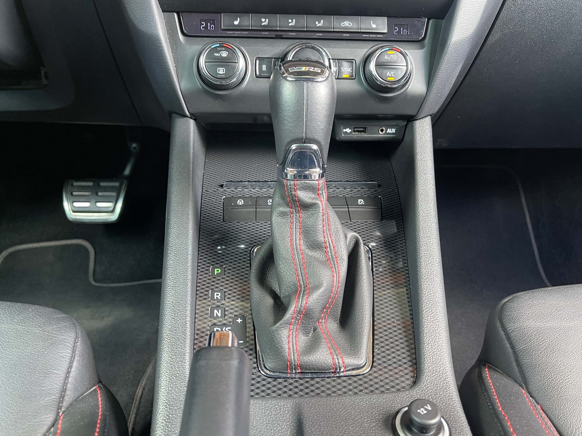 SKODA Octavia Combi 2.0 TDI RS DSG-image-12