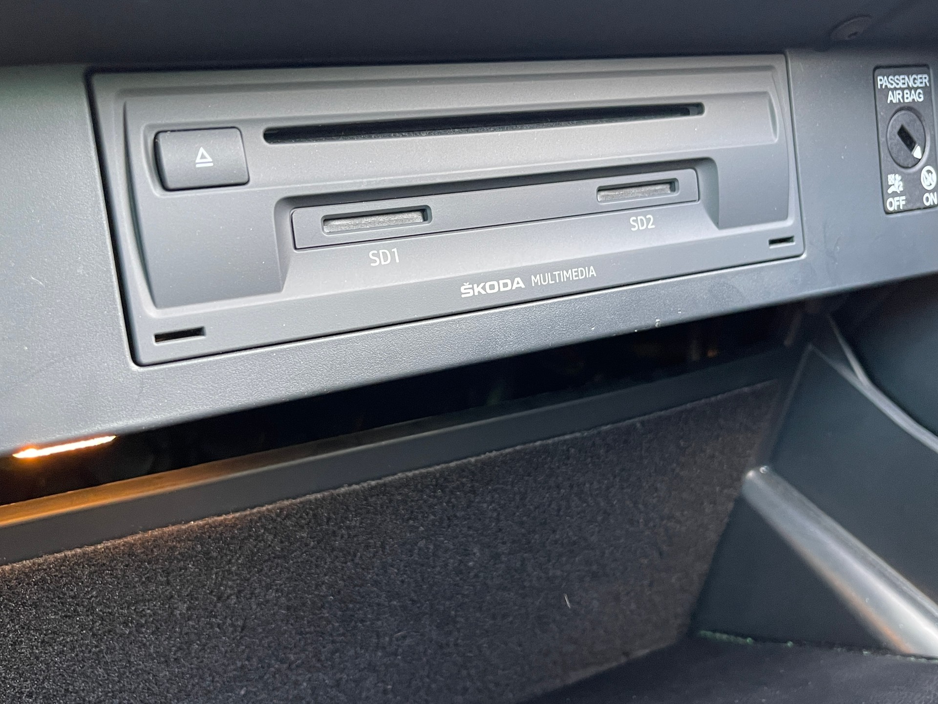 SKODA Octavia Combi 2.0 TDI RS DSG-image-23