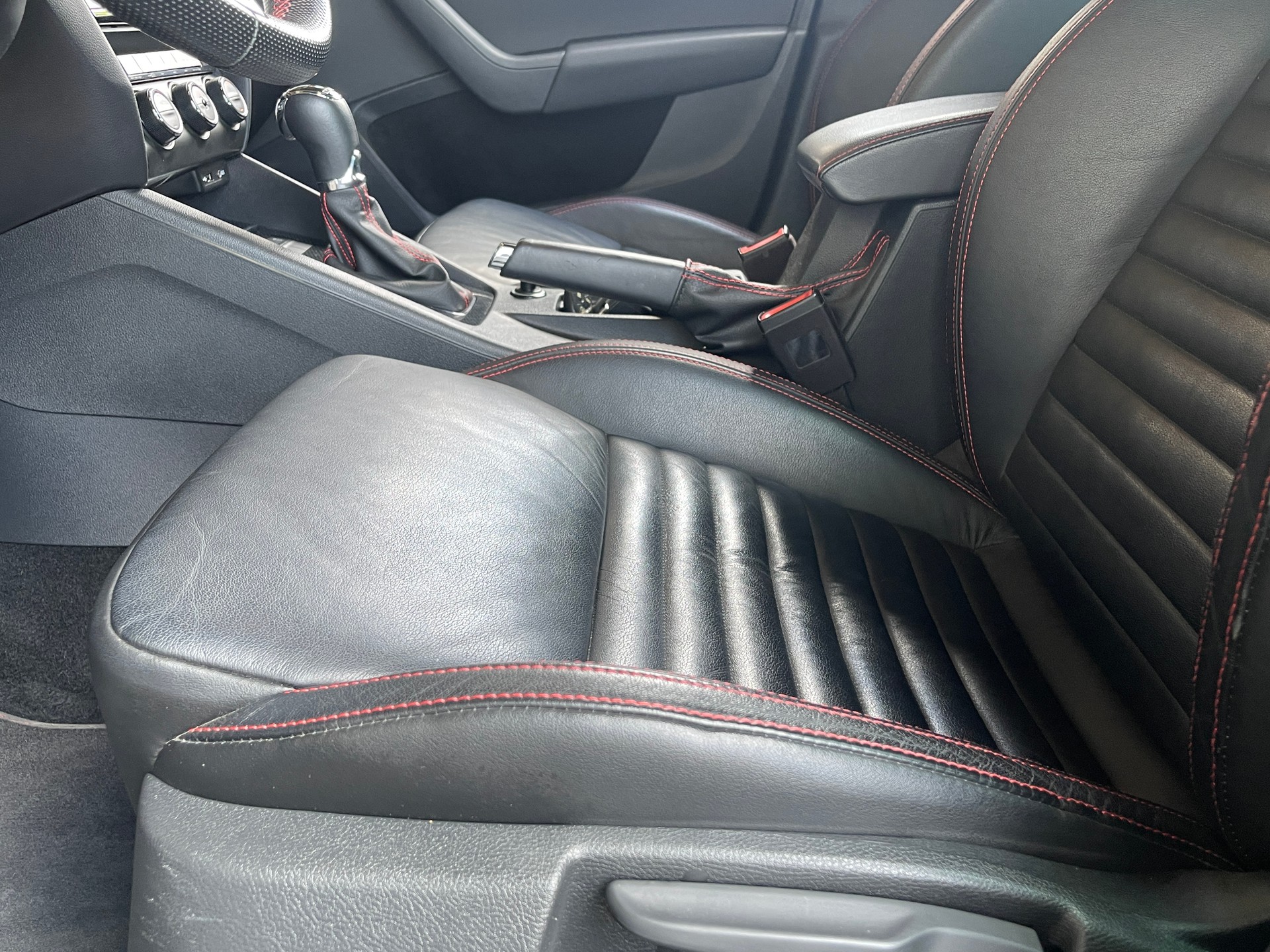 SKODA Octavia Combi 2.0 TDI RS DSG-image-6