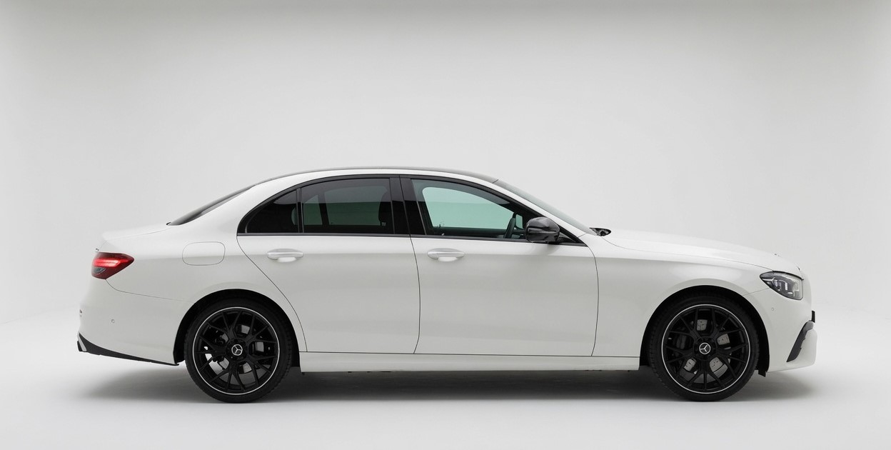 MERCEDES-BENZ E 220 d AMG Line 4Matic 9G-Tronic-image-5