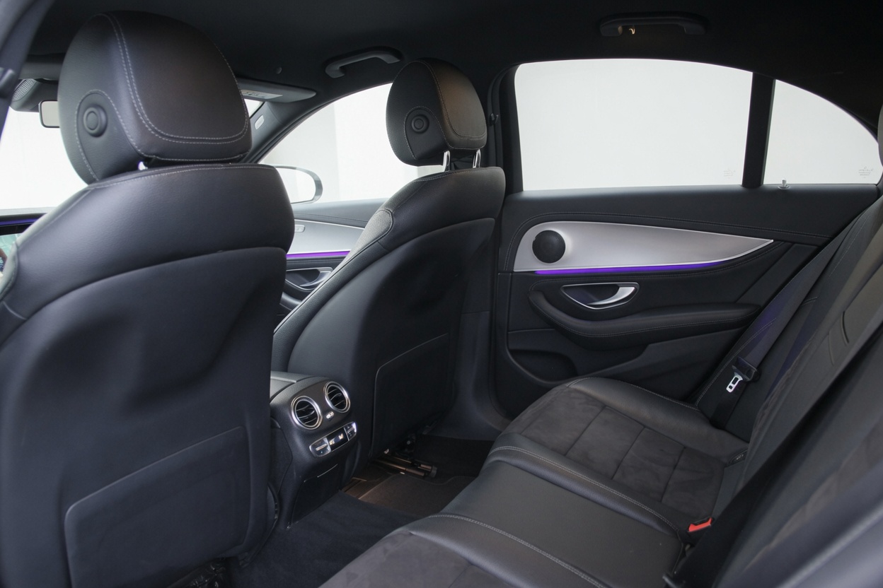 MERCEDES-BENZ E 220 d AMG Line 4Matic 9G-Tronic-image-9