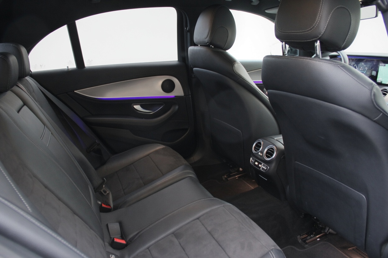 MERCEDES-BENZ E 220 d AMG Line 4Matic 9G-Tronic-image-11