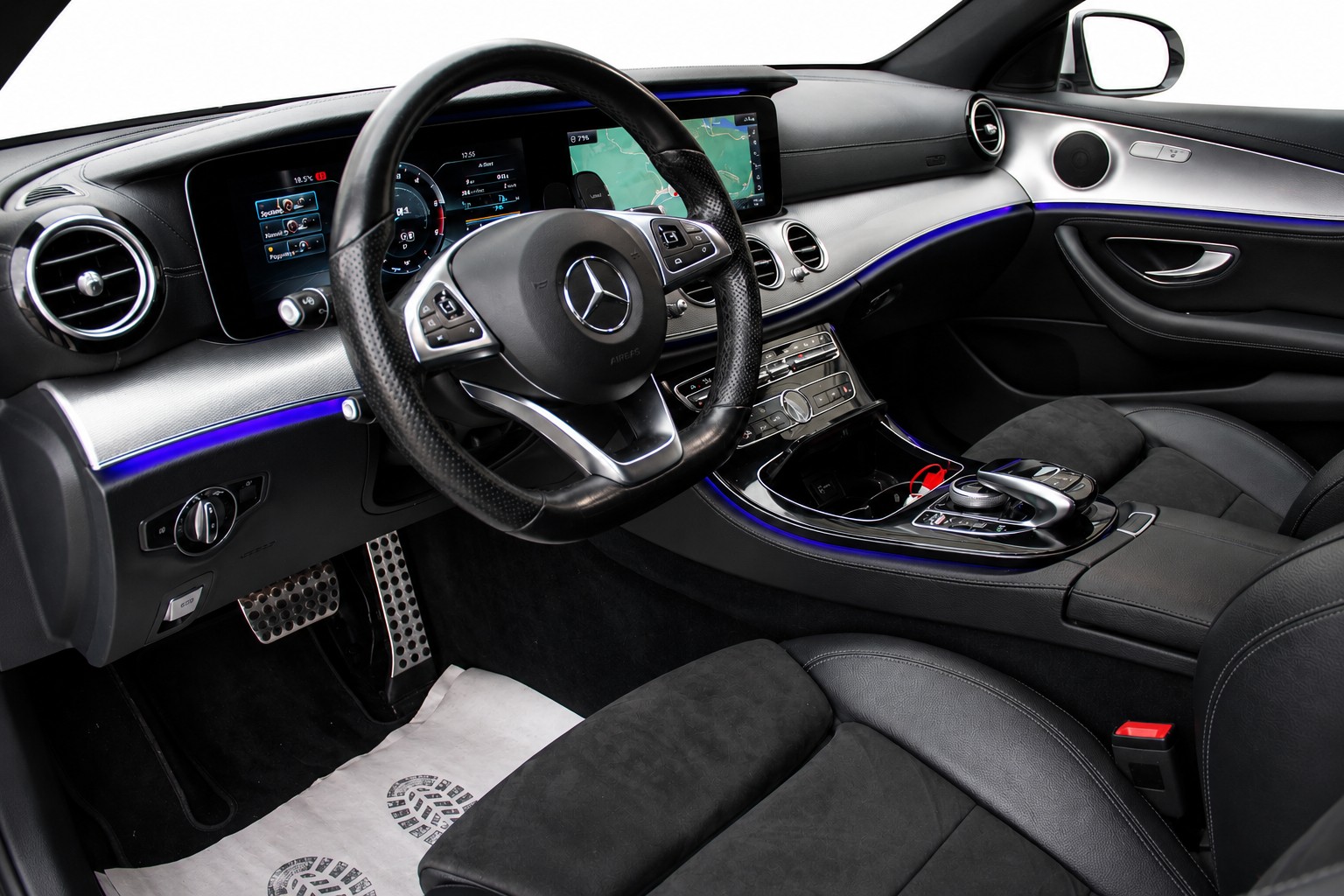 MERCEDES-BENZ E 220 d AMG Line 4Matic 9G-Tronic-image-8