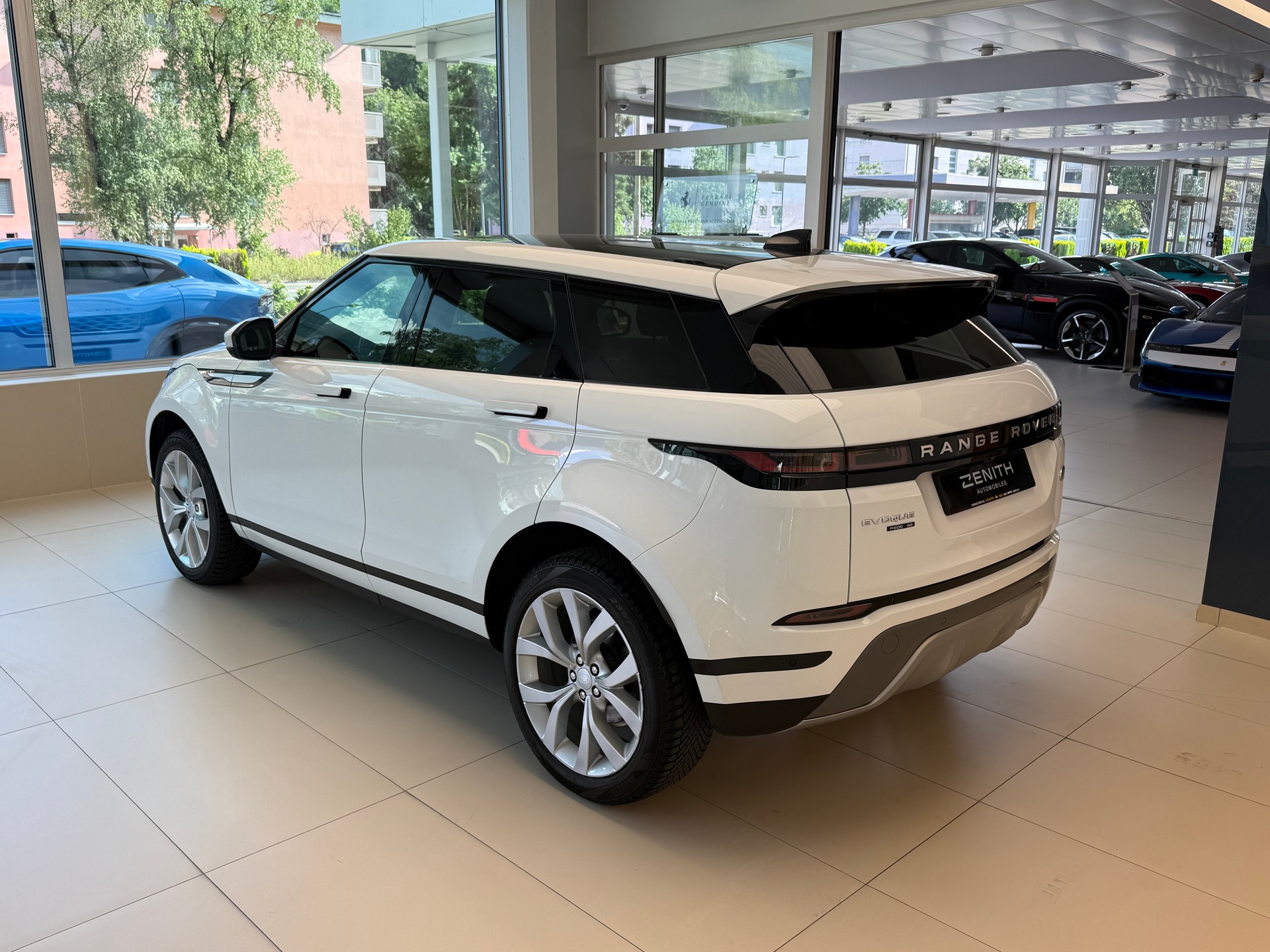 LAND ROVER Range Rover Evoque P 200 MHEV HSE AT9-image-6