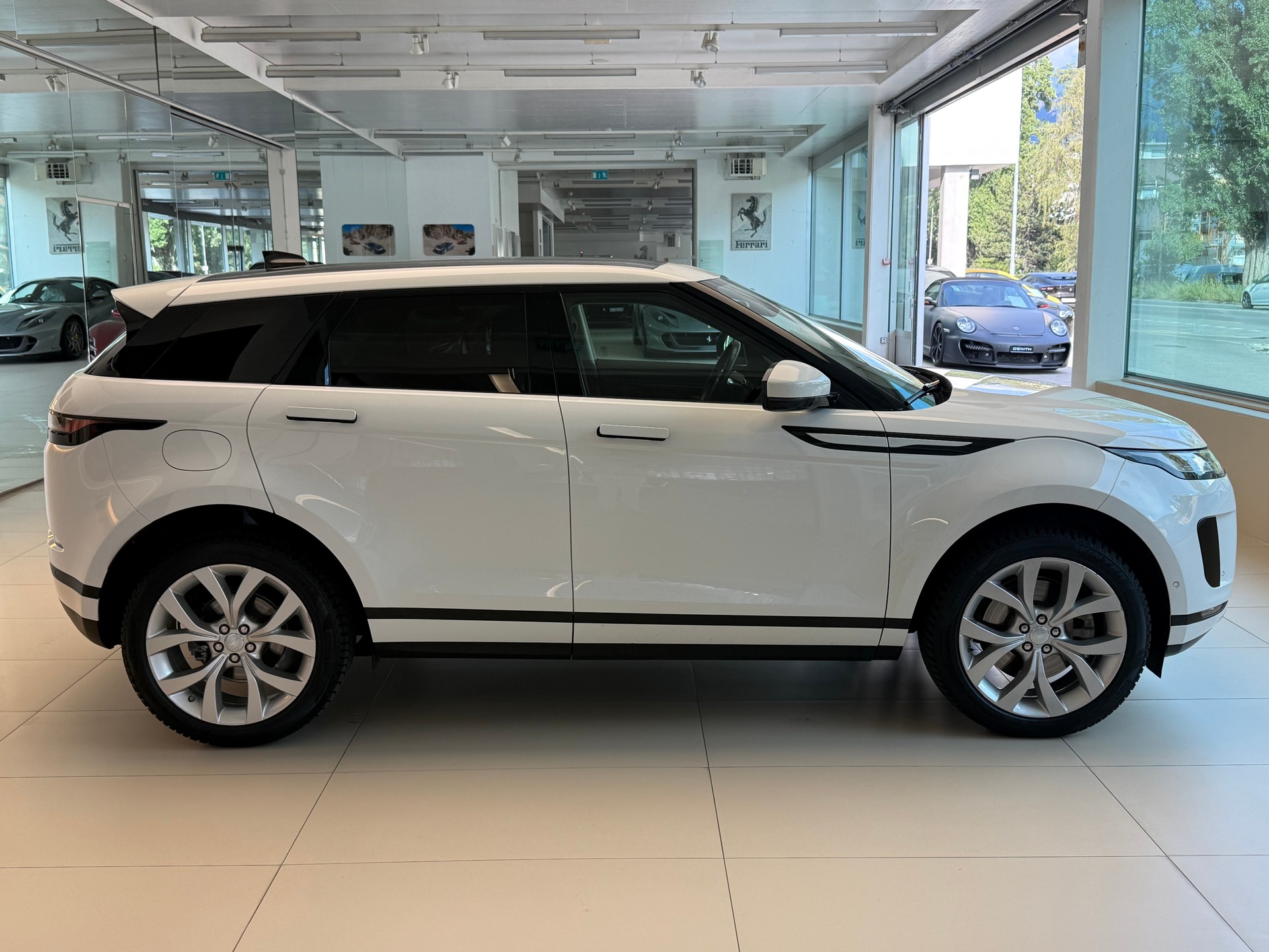 LAND ROVER Range Rover Evoque P 200 MHEV HSE AT9-image-3
