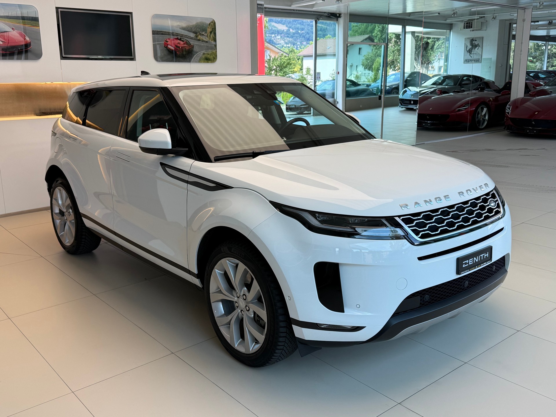LAND ROVER Range Rover Evoque P 200 MHEV HSE AT9-image-2