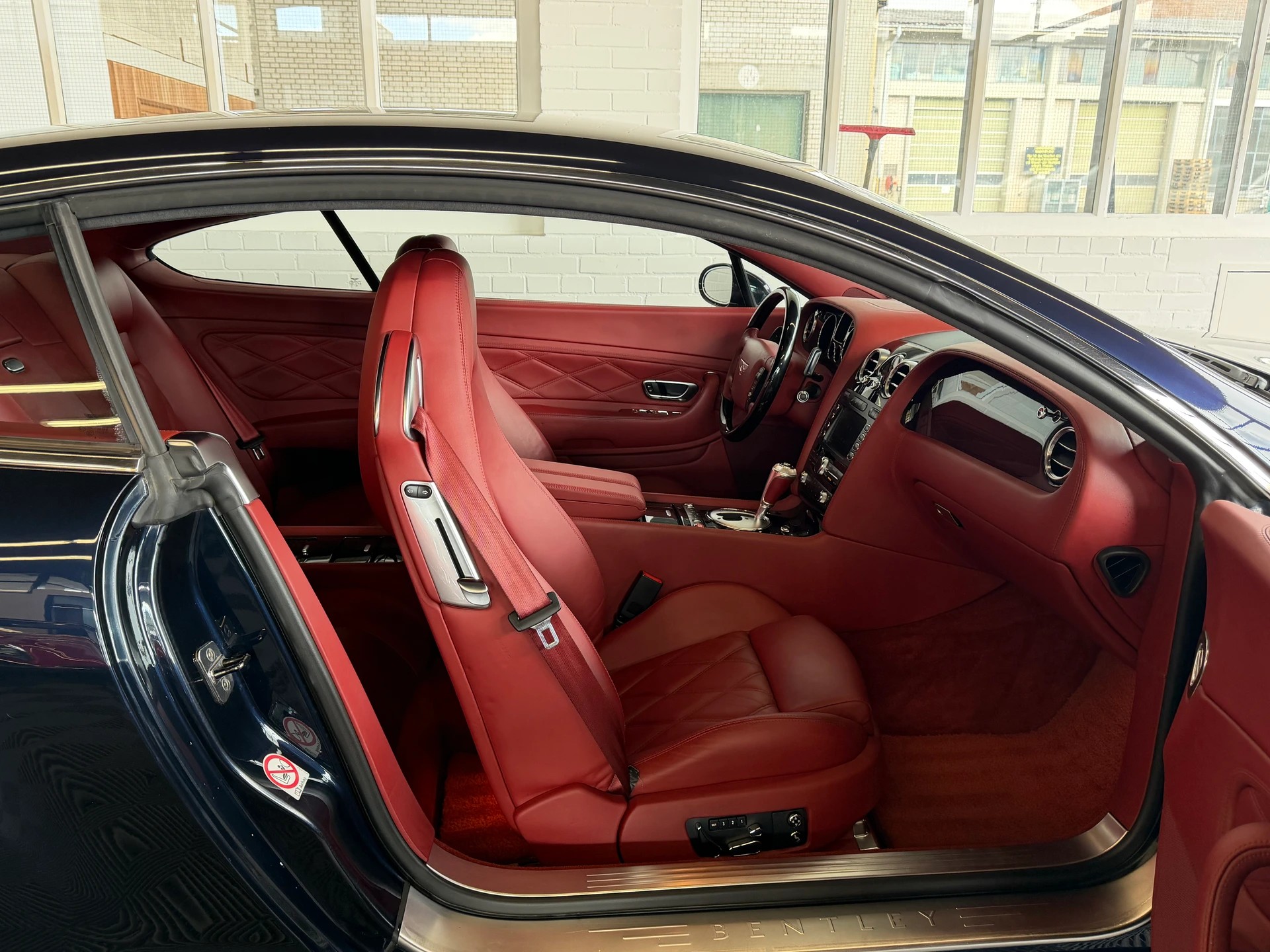 BENTLEY Continental GT 6.0 560 PS 4X4-image-8