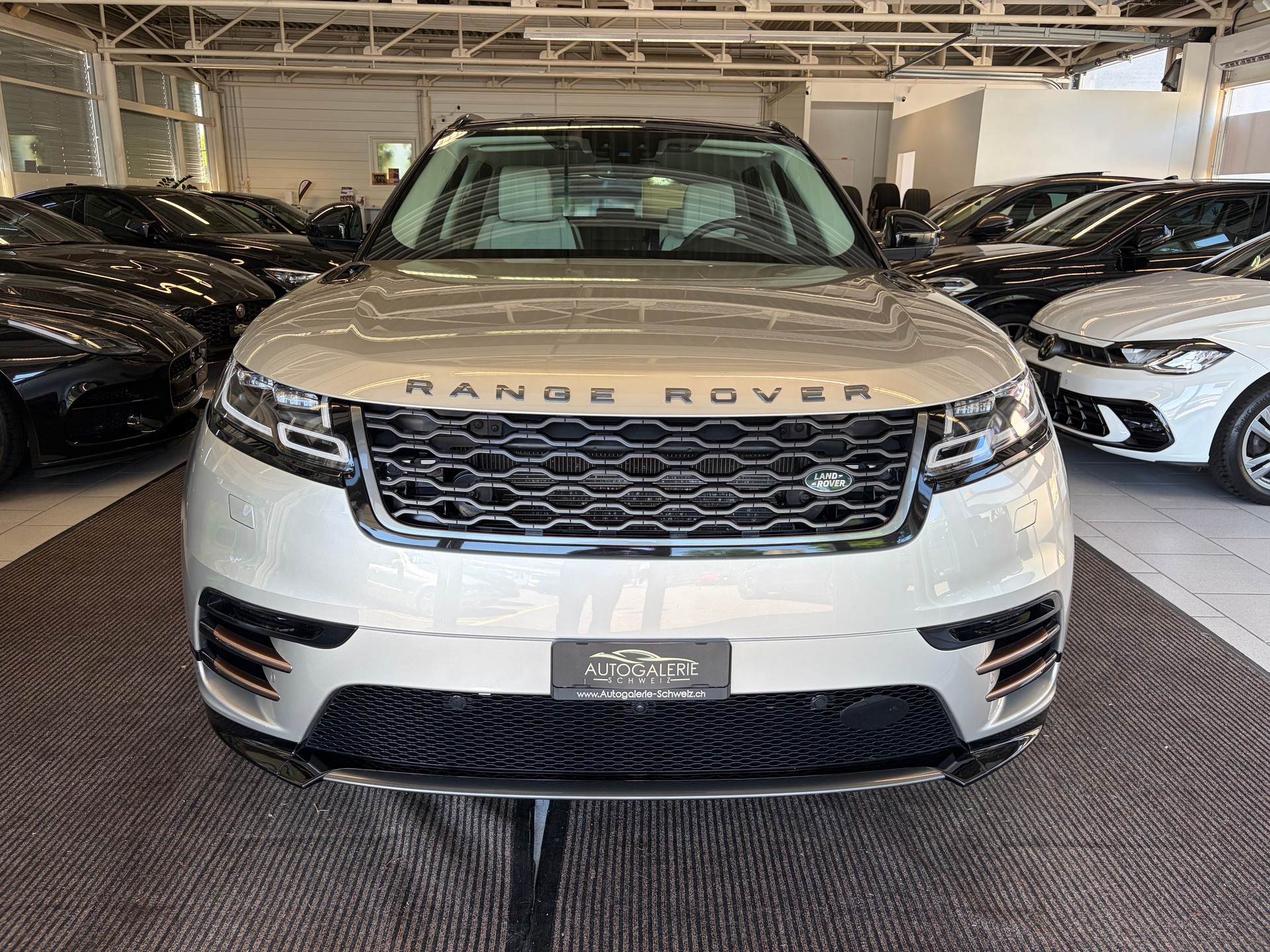 LAND ROVER Range Rover Velar R-Dynamic P 300 HSE | CH Fahrzeug | Panorama | Oyster | Luftfederung | Lückenlos Service |-image-34