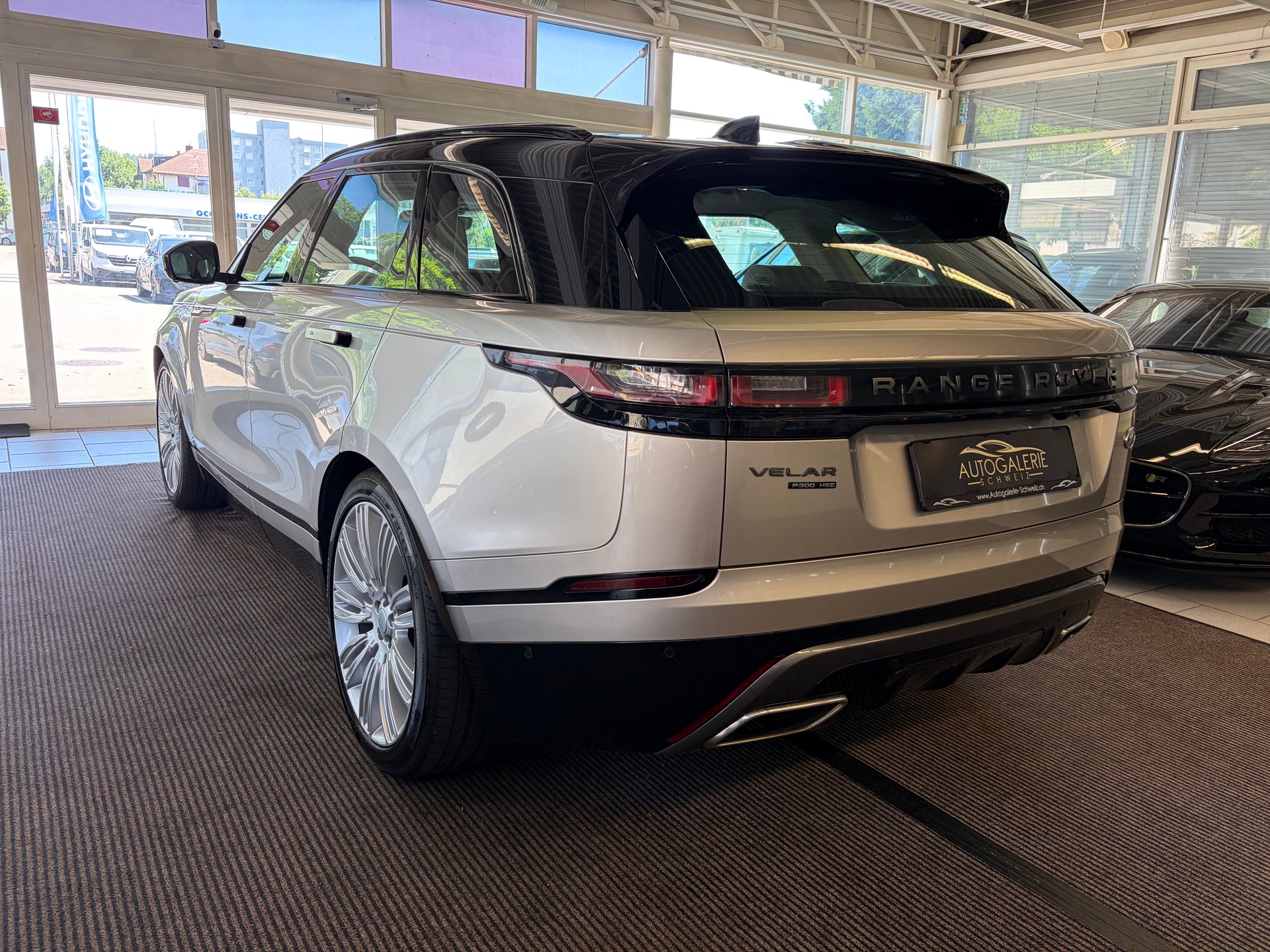 LAND ROVER Range Rover Velar R-Dynamic P 300 HSE | CH Fahrzeug | Panorama | Oyster | Luftfederung | Lückenlos Service |-image-10